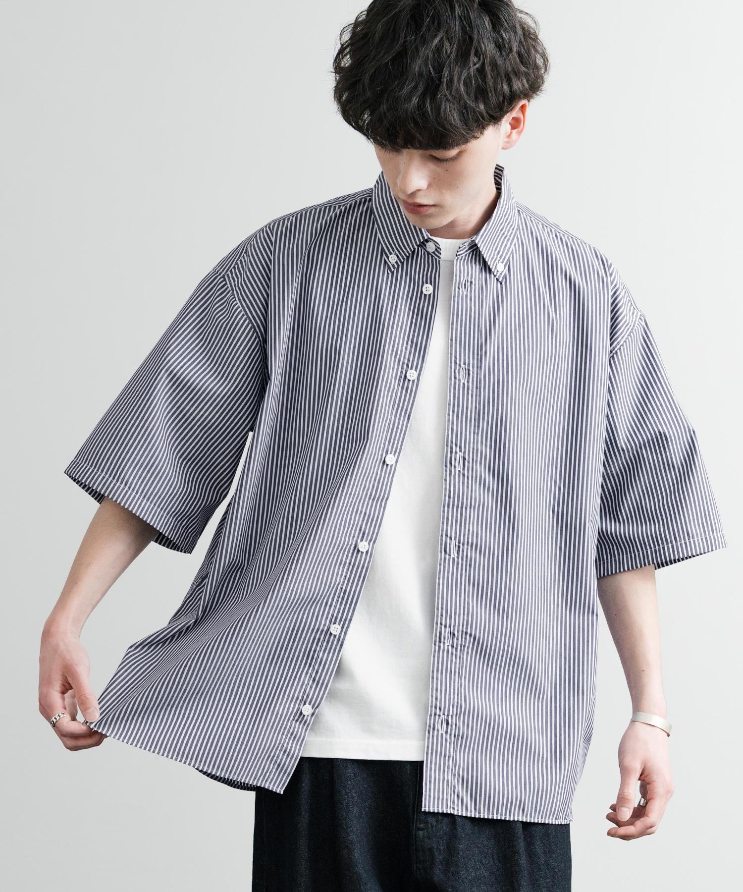 ロッキーモンロー Rocky Monroe 接触冷感 ストライプシャツ 半袖 メンズ ボタンダウン ボクシーAライン ルーズ UVカット日本製 Upscape Audience AUD6609 14696 (アイボリー) アイボリー