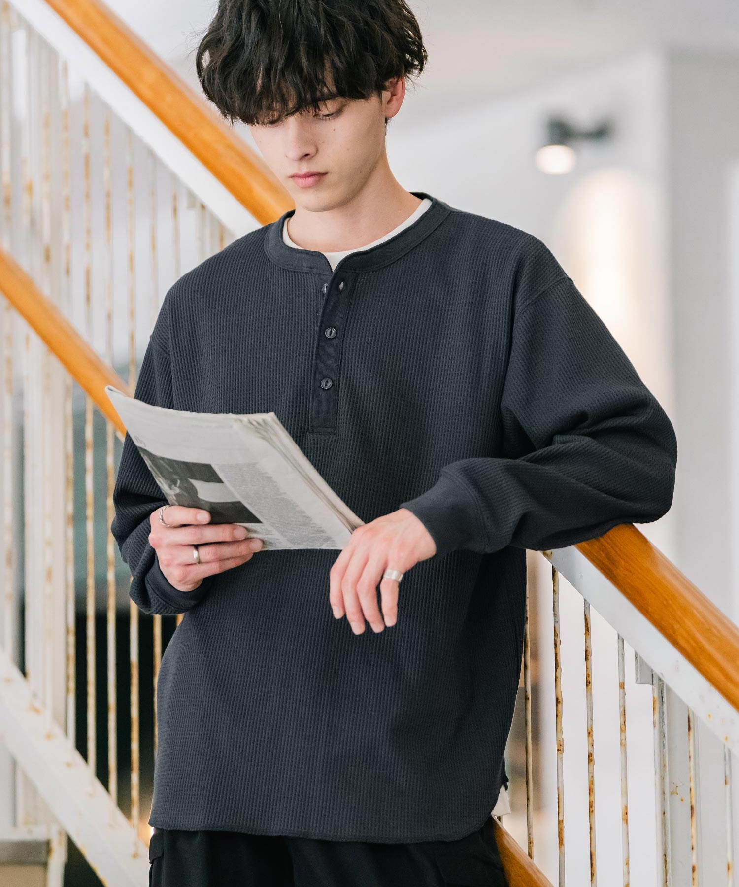 ロッキーモンロー Rocky Monroe Tシャツ 長袖 ワッフル ヘンリーネック メンズ レディース ロンT カットソー 無地 シンプル リラックス ルーズ レイヤード オールシーズン 14620 (チャコール) チャコール