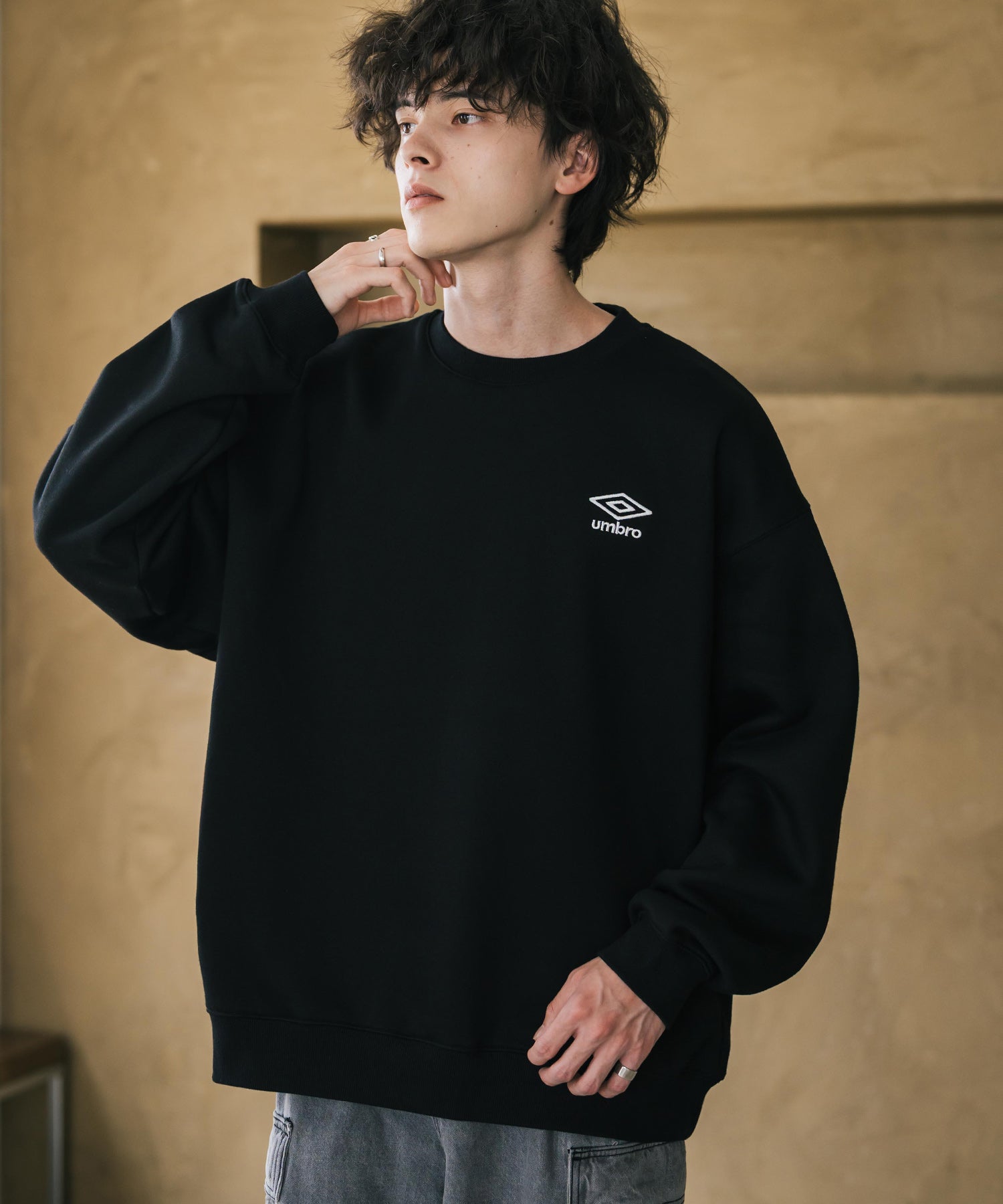 ロッキーモンロー Rocky Monroe UMBRO アンブロ スウェット 裏起毛 長袖 メンズ レディース トレーナー オーバーサイズ ワンポイント ロゴ刺繍 別注 カジュアル ストリート 14940 (チャコール) チャコール