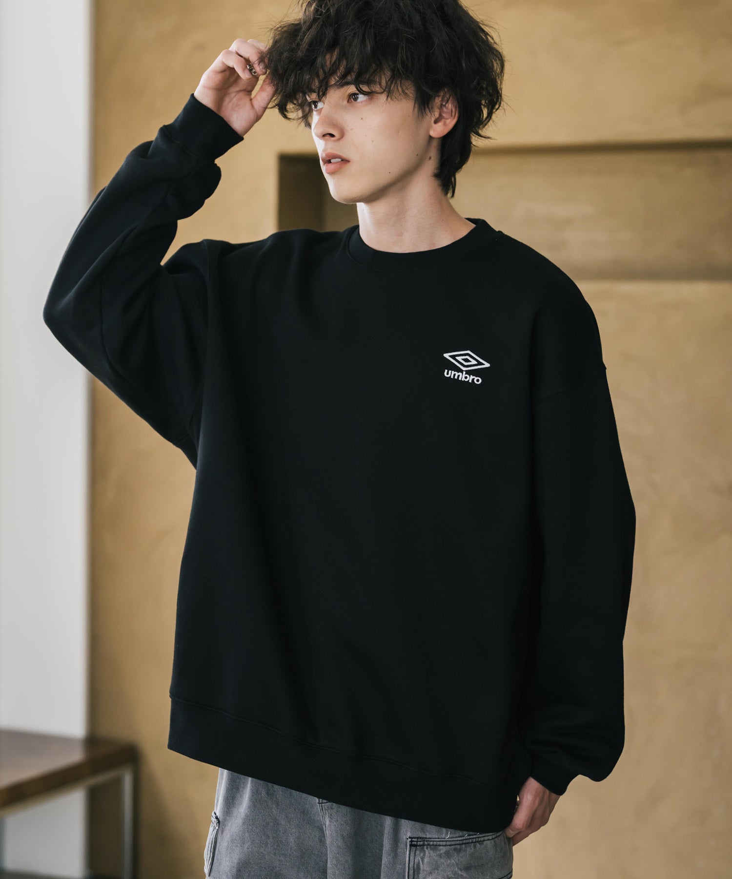 ロッキーモンロー Rocky Monroe UMBRO アンブロ スウェット 裏起毛 長袖 メンズ レディース トレーナー オーバーサイズ ワンポイント ロゴ刺繍 別注 カジュアル ストリート 14940 (チャコール) チャコール