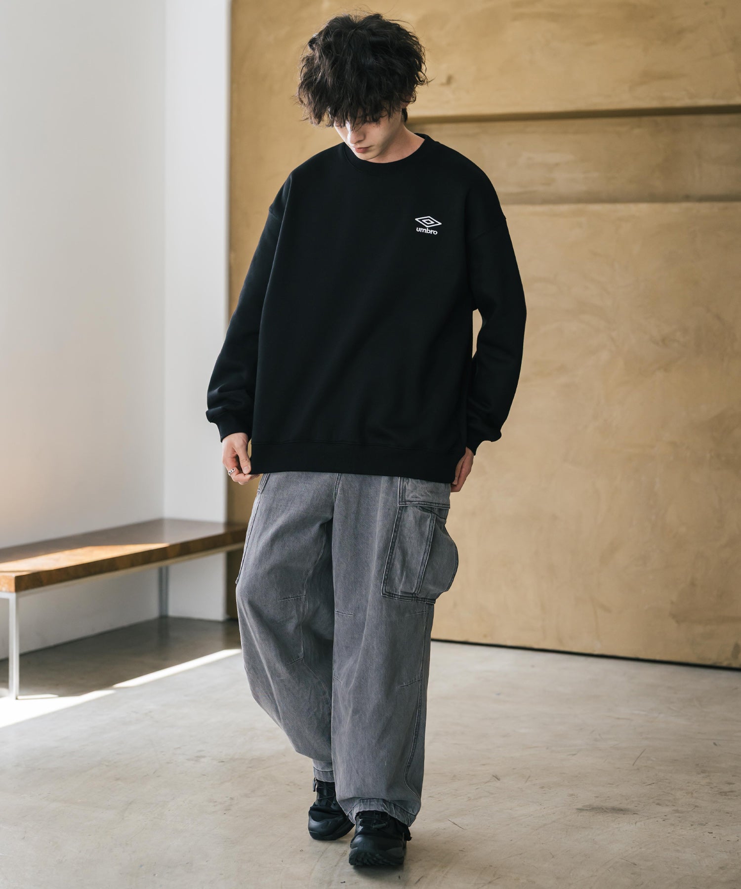 ロッキーモンロー Rocky Monroe UMBRO アンブロ スウェット 裏起毛 長袖 メンズ レディース トレーナー オーバーサイズ ワンポイント ロゴ刺繍 別注 カジュアル ストリート 14940 (チャコール) チャコール