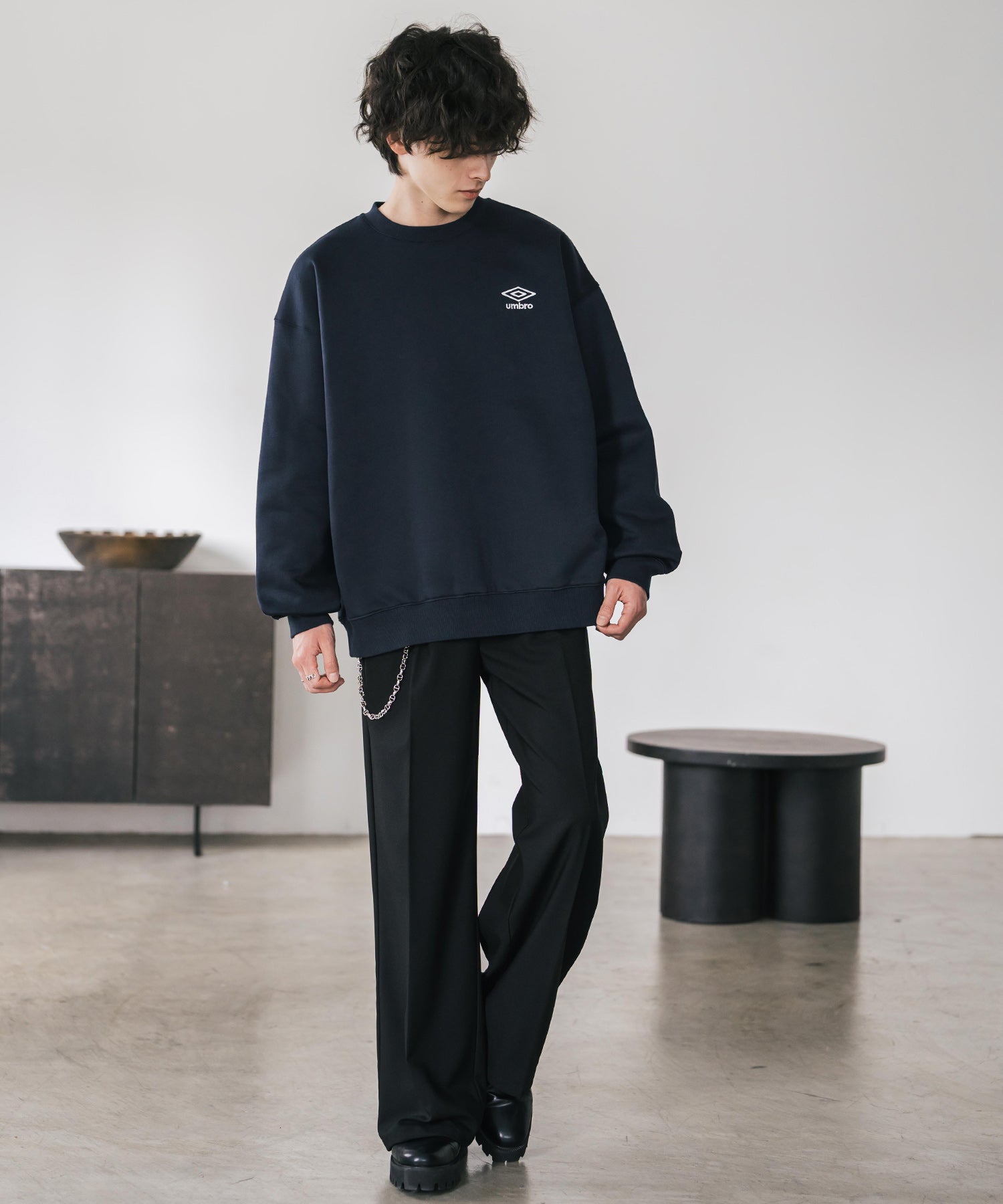 ロッキーモンロー Rocky Monroe UMBRO アンブロ スウェット 裏起毛 長袖 メンズ レディース トレーナー オーバーサイズ ワンポイント ロゴ刺繍 別注 カジュアル ストリート 14940 (チャコール) チャコール