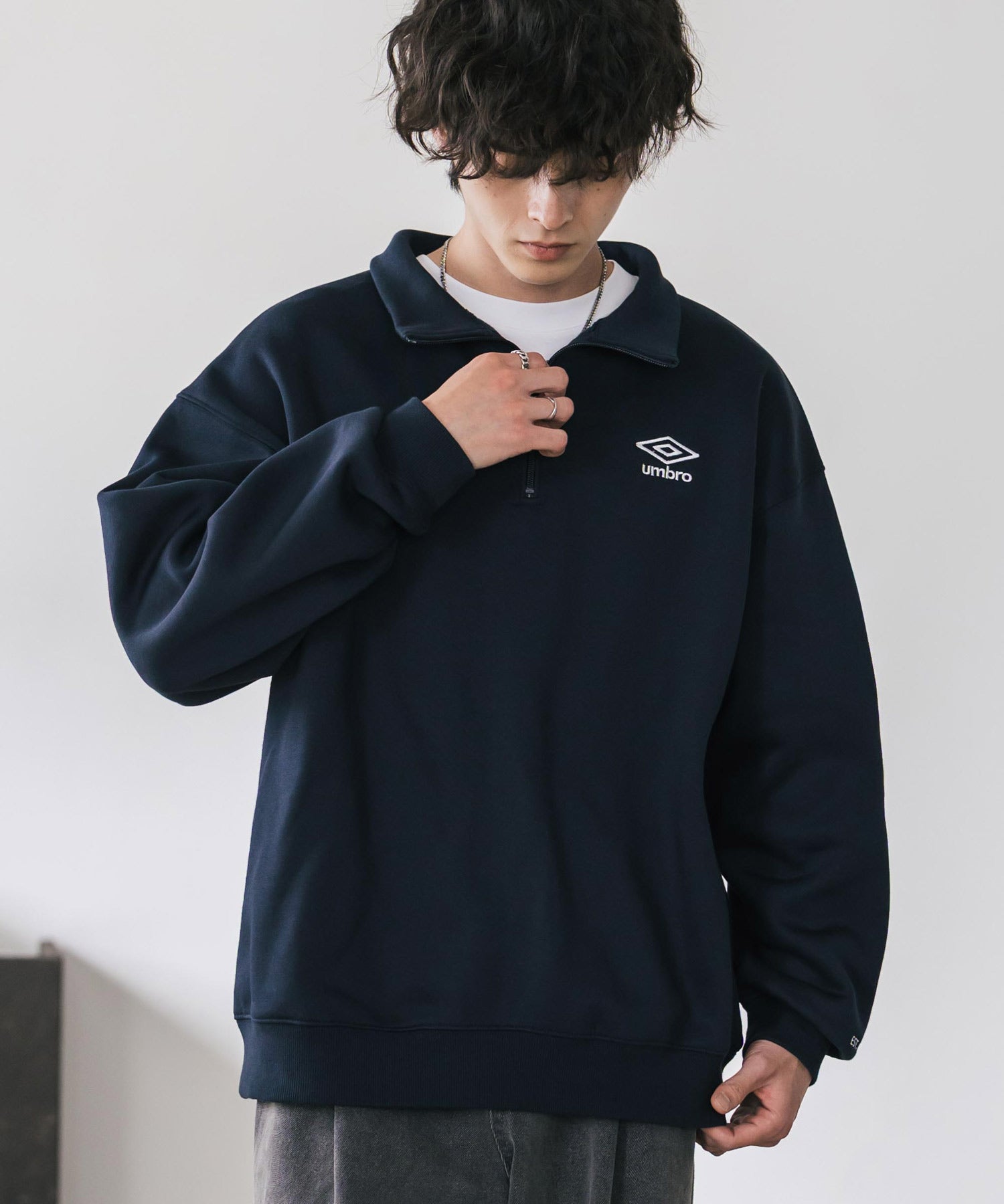 ロッキーモンロー Rocky Monroe UMBRO アンブロ スウェット 裏起毛 長袖 メンズ レディース トレーナー ハーフジップ プルオーバー オーバーサイズ ロゴ刺繍 別注コラボ 14942 (杢グレー) 杢グレー