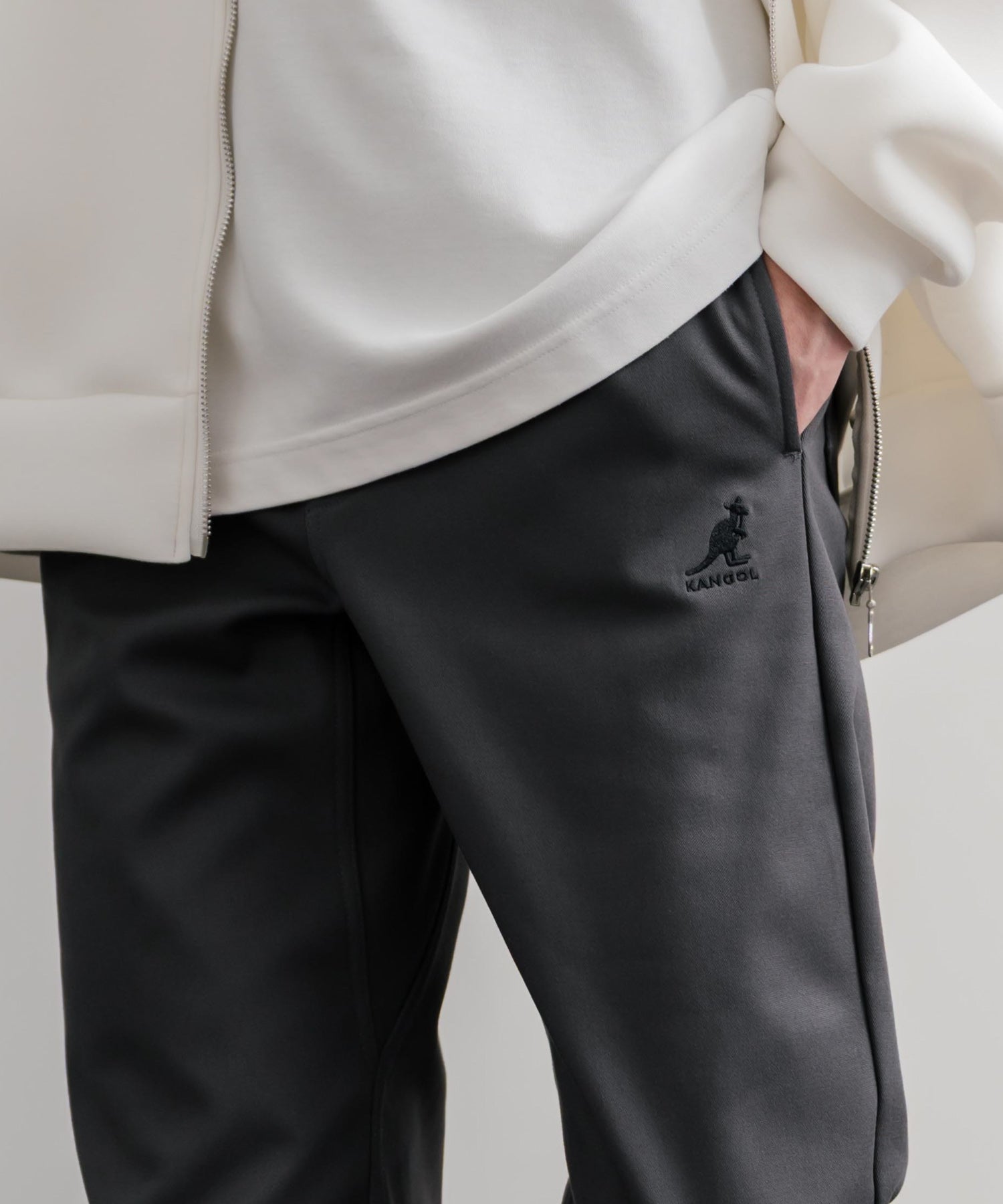 ロッキーモンロー Rocky Monroe KANGOL ジョガーパンツ 暖パン 裏起毛 裏フリース 蓄熱 新色追加 メンズ レディース イージー スリム テーパード ストレッチ 別注コラボ 14622 (ホワイト) ホワイト