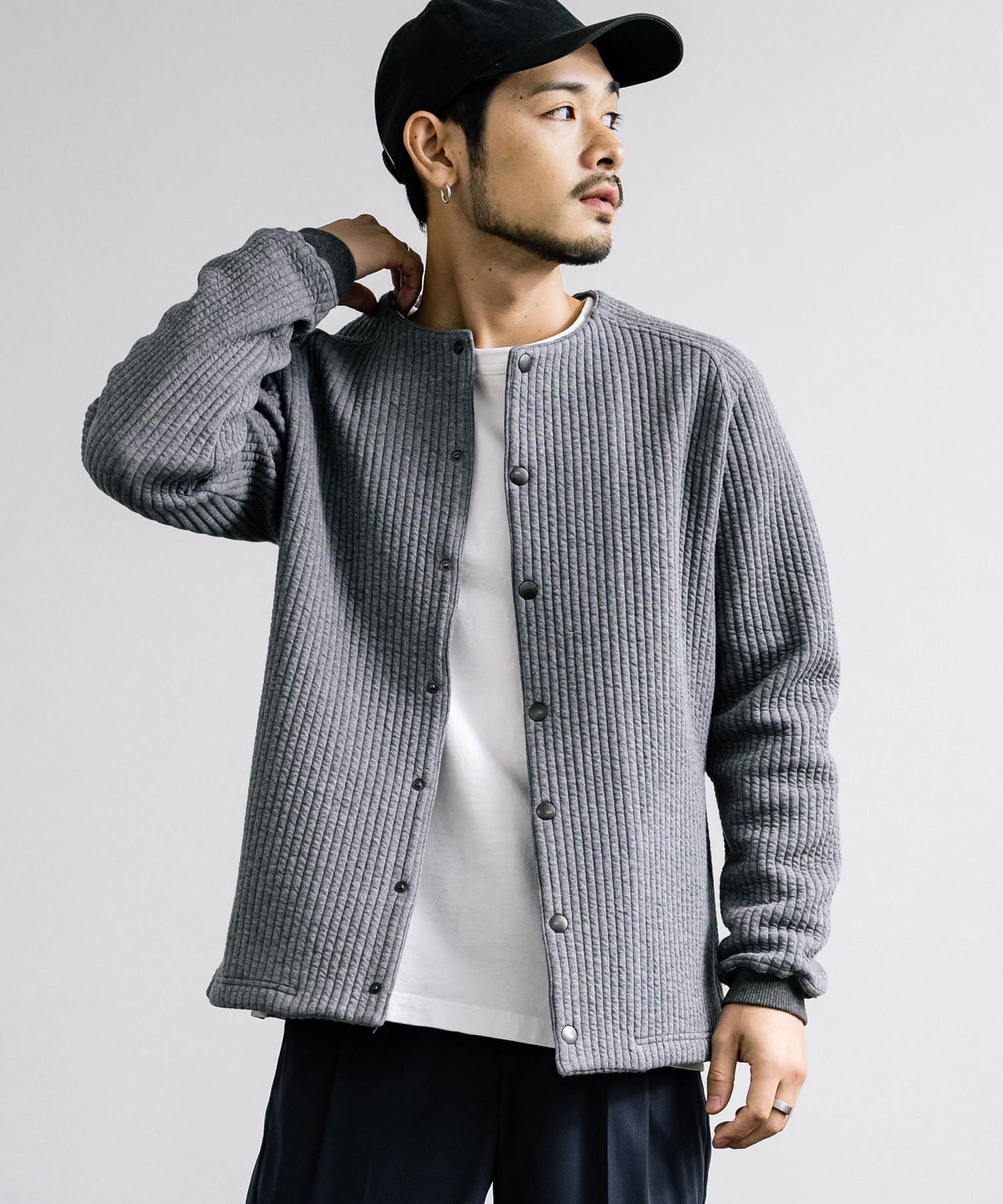 ロッキーモンロー Rocky Monroe ノーカラージャケット ブルゾン キルティングライナー メンズ カーディガン クロス ケーブル 国産 Upscape Audience AUD7330 15388 (チャコール) チャコール