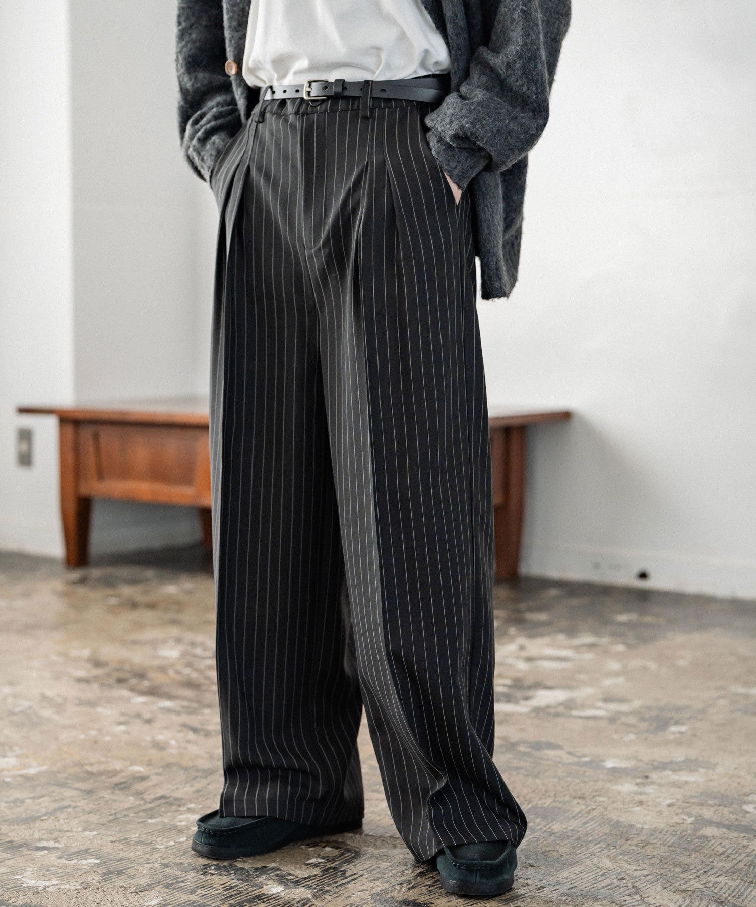 ロッキーモンロー Rocky Monroe ワイドスラックス セミワイド メンズ イージー ストレート 2タック ストレッチ センタープレス 無地 ピンストライプ リラックス ゆったり カジュアル 15248 (ブラックストライプ) ブラックストライプ