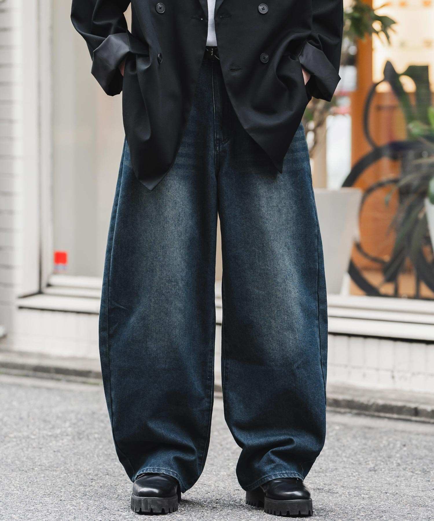 ロッキーモンロー Rocky Monroe カーブデニム バレルレッグ ワイドテーパード メンズ レディース ジーパン ジーンズ リラックス ゆったり ゆるパン ルーズ ユーズド ヒゲ加工 15377 (ブルー(ケミカル)) ブルー(ケミカル)