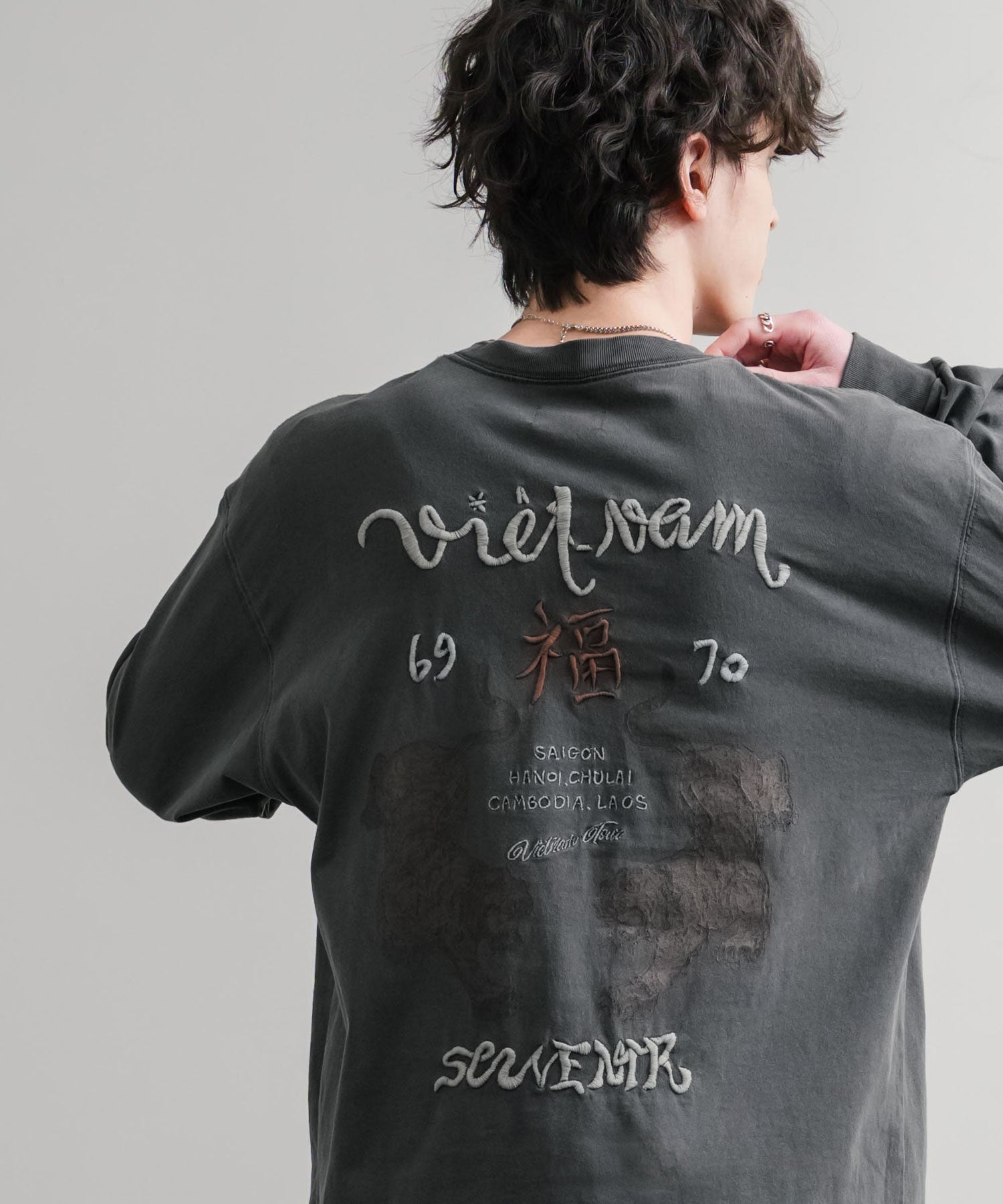 ロッキーモンロー Rocky Monroe カットソー 長袖 Tシャツ メンズ レディース ロンT 刺繍 プリント オーバーサイズ クルーネック 虎 KRIFF MAYER 2537203 15603 (17.チャコール) 17.チャコール