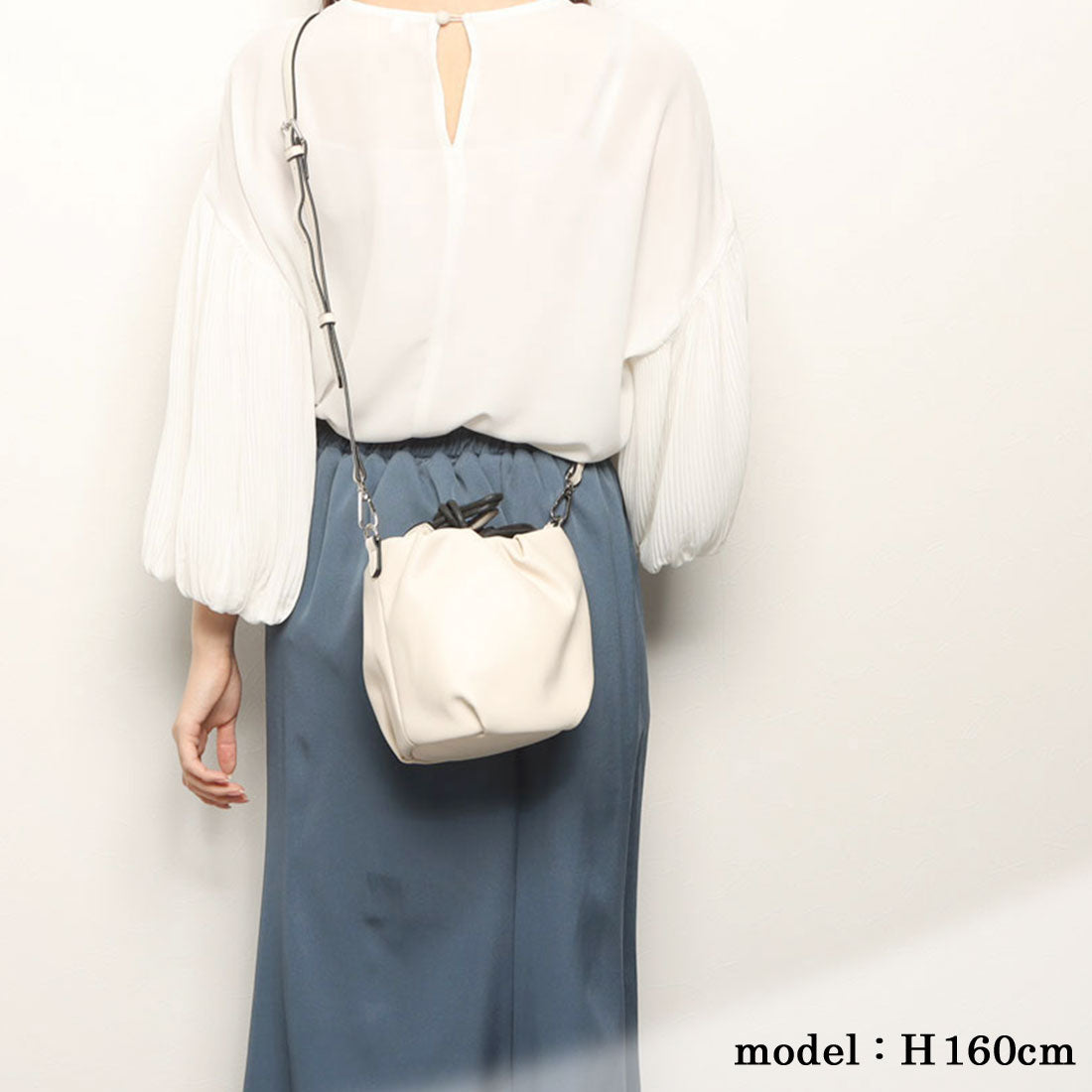 ロゼリーニ ROSELLINI ラム調ギャザーハンドルミニ巾着バッグ (BLK) BLK