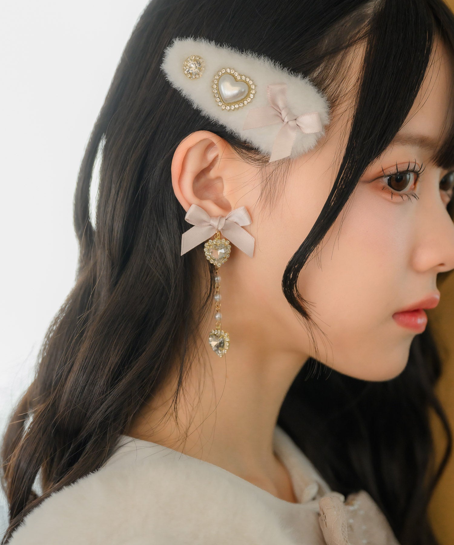 ROJITA Ribbon-Attached Fluffy Fur Clip