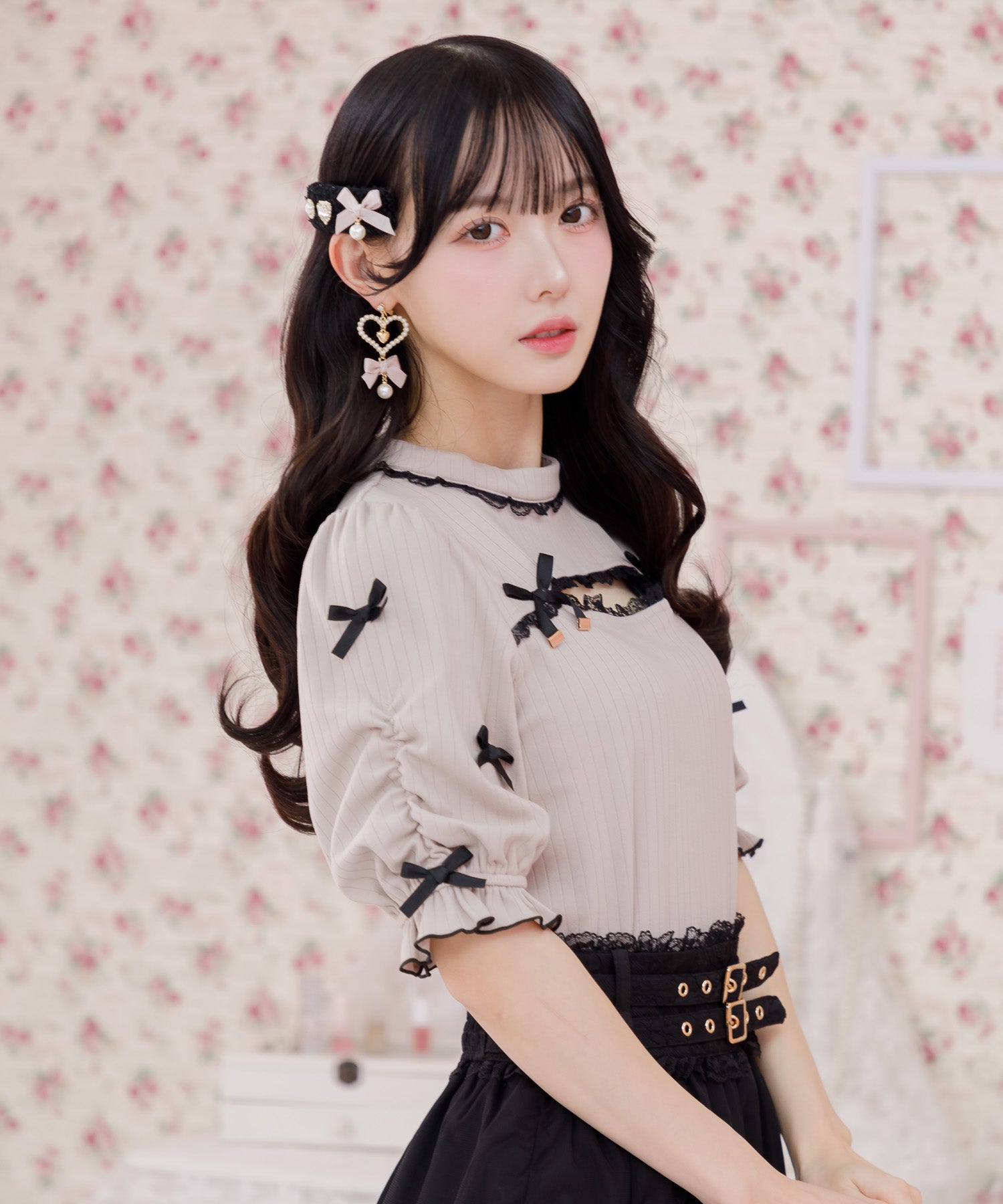 ロジータ ROJITA デコルテ開きリボンテレコトップス (ベージュ) ベージュ