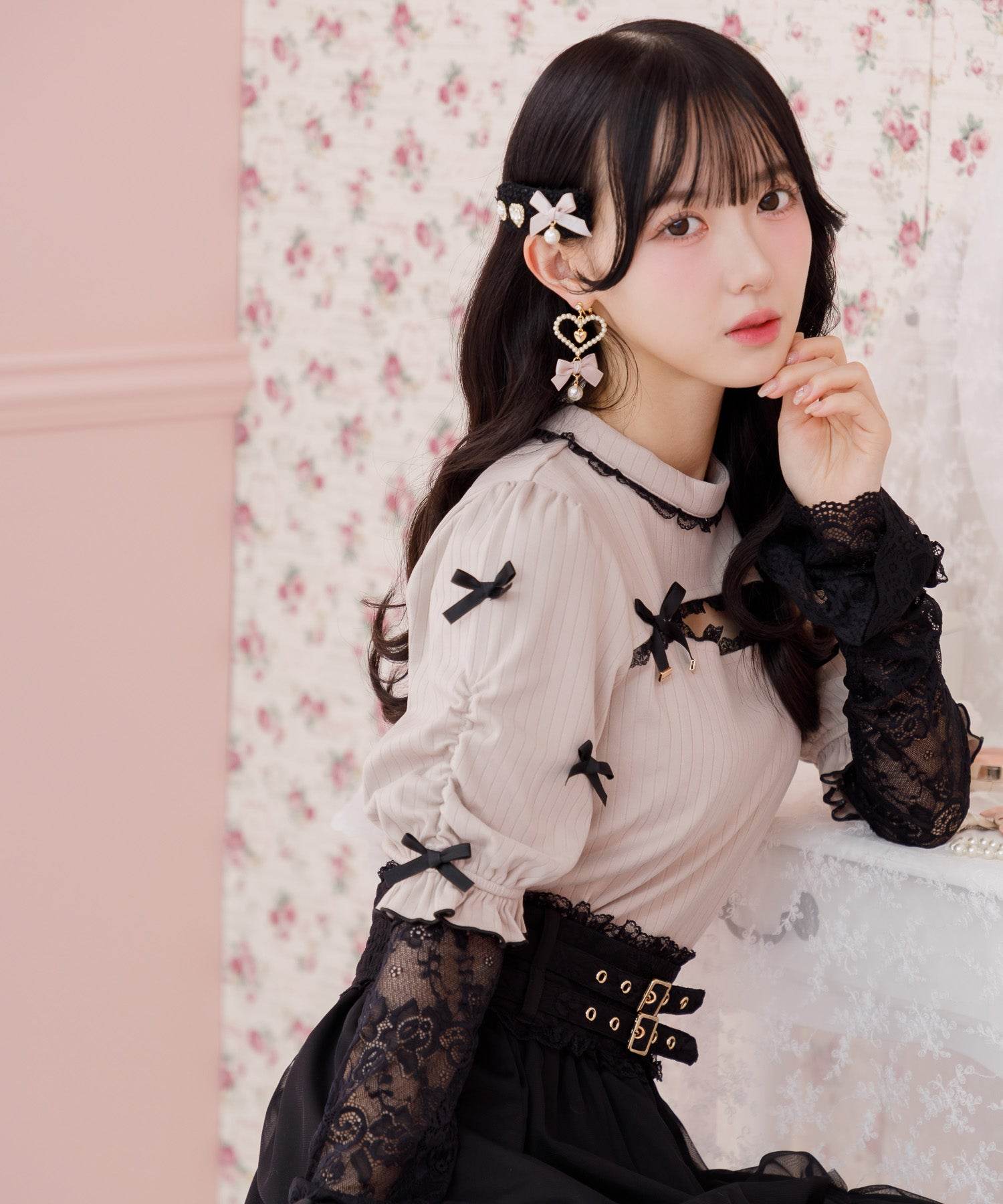 ロジータ ROJITA デコルテ開きリボンテレコトップス (ベージュ) ベージュ