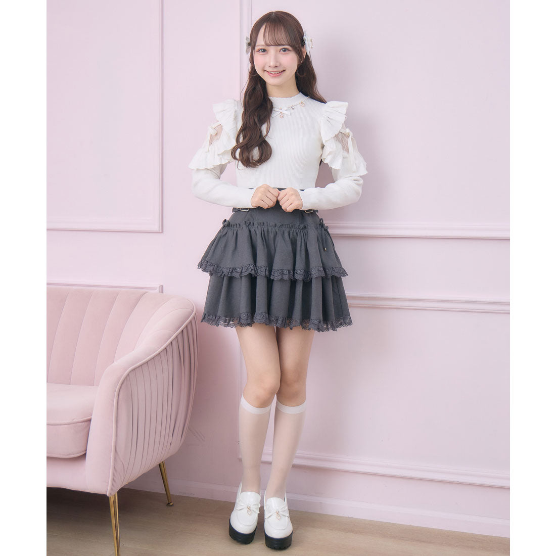 ロジータ ROJITA ネックレス付肩フリルニット (ホワイト) ホワイト