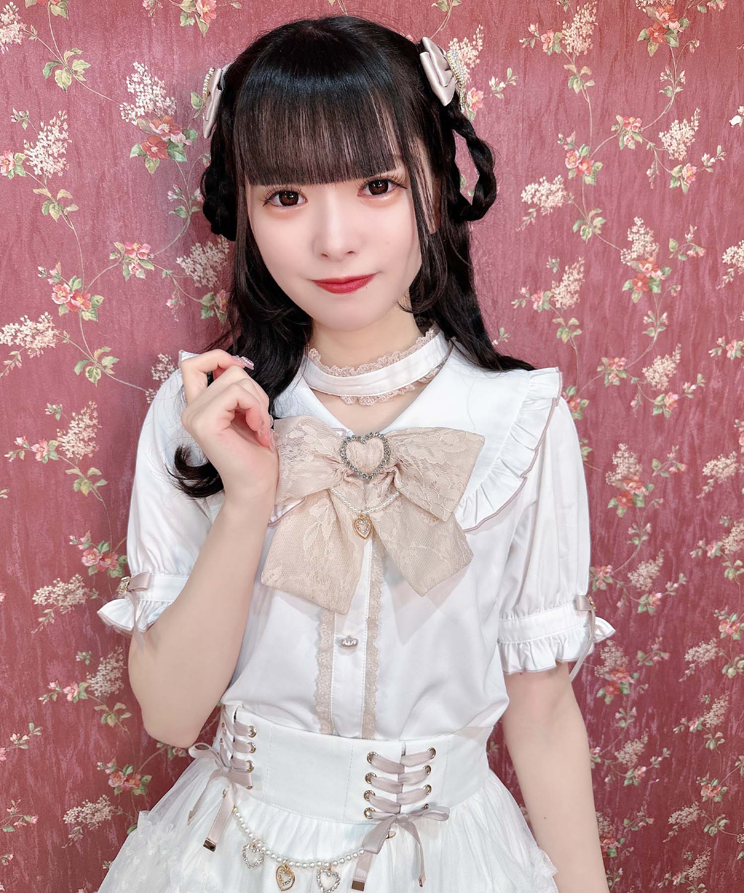 ロジータ ROJITA パールチェーンリボンブローチ付ブラウス