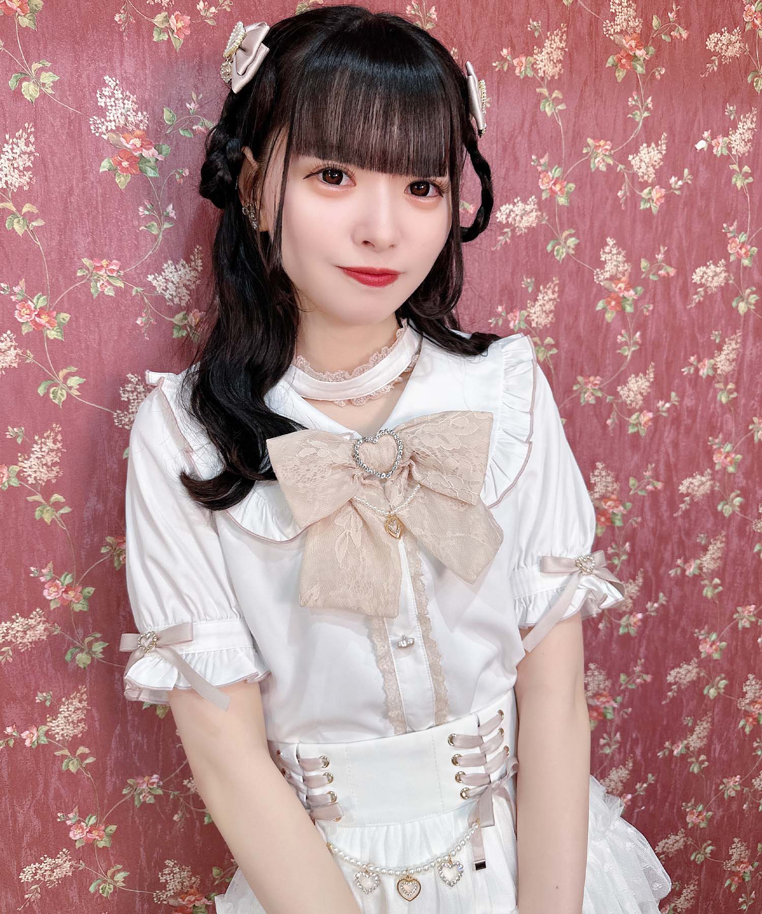 ロジータ ROJITA パールチェーンリボンブローチ付ブラウス