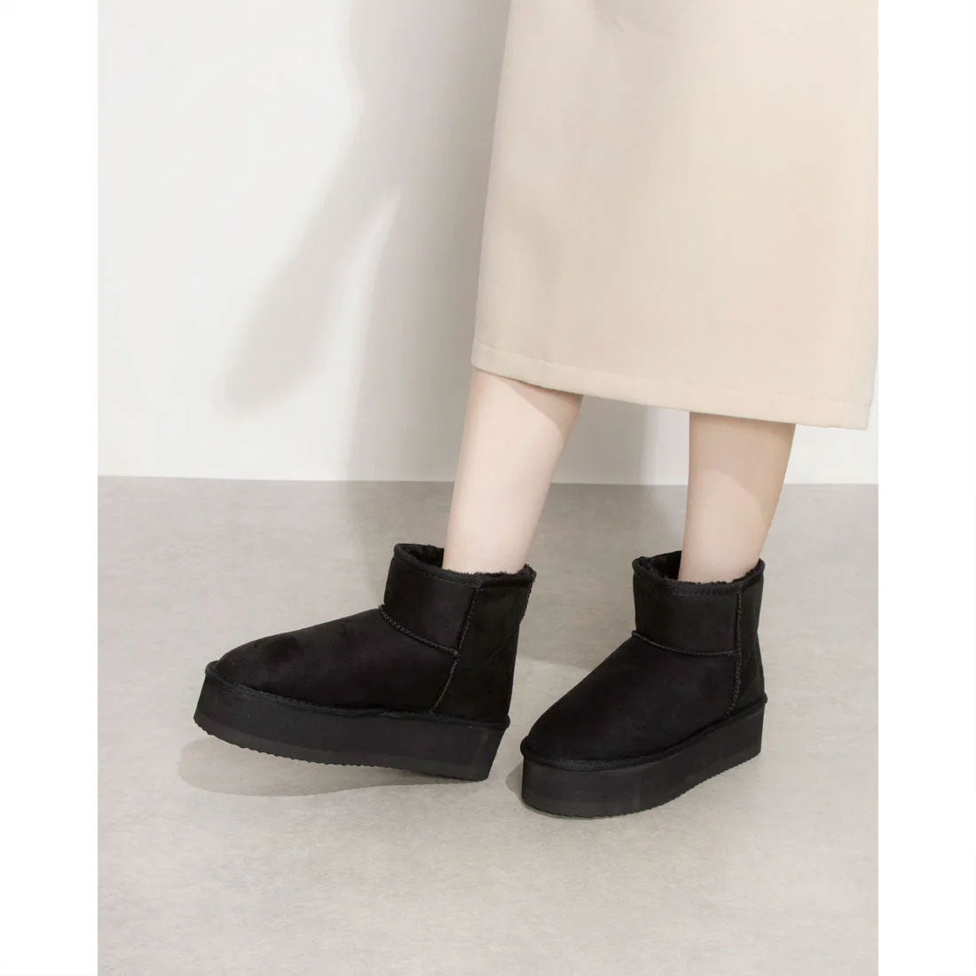 ルームナイン ROOM9 軽量 厚底ソール ショート丈 ムートンブーツ レディース