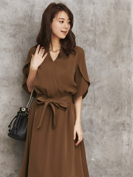 Choose from 2 types of TOPS Design sleeve flare skirt set