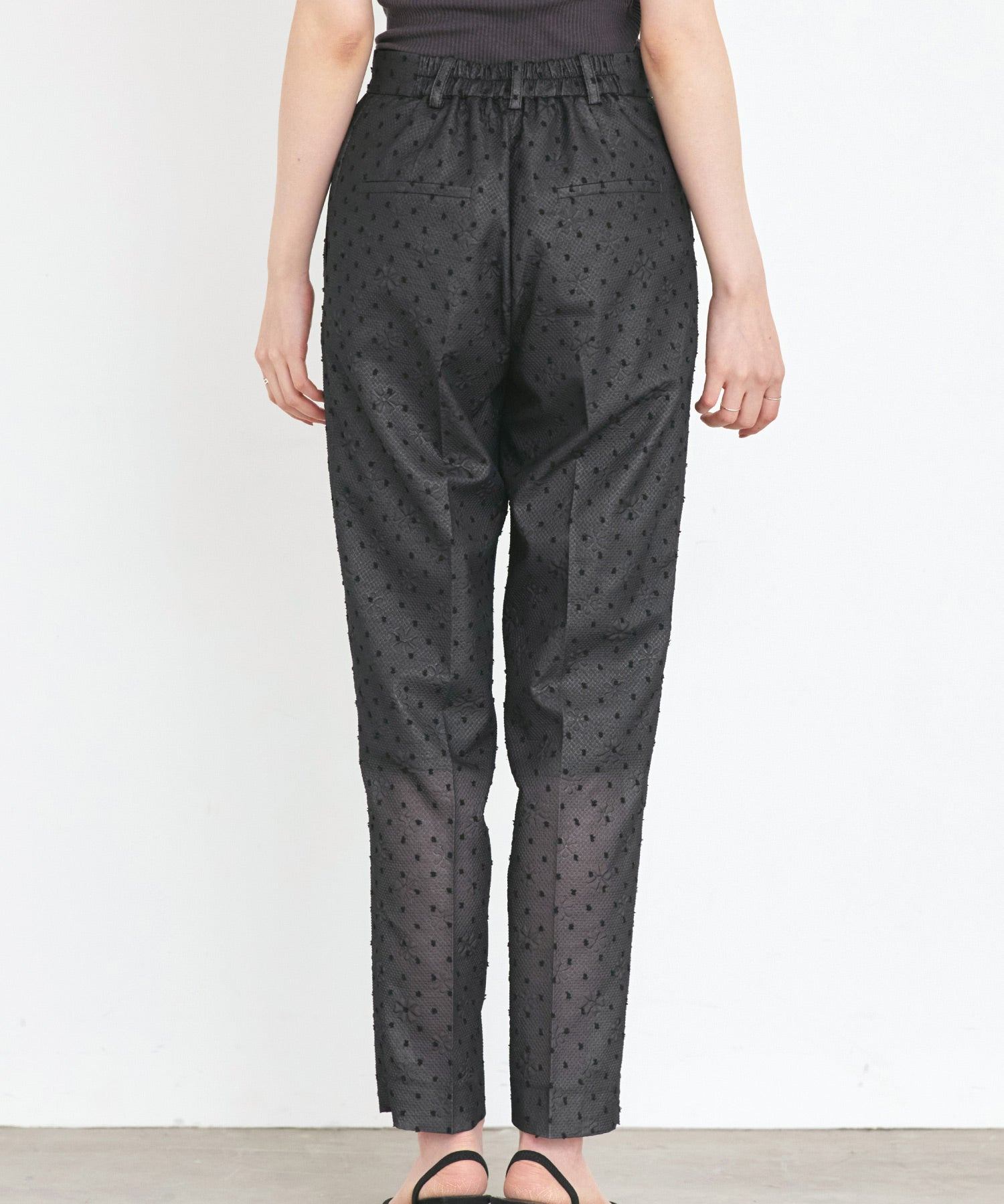 ルイルエブティック RUIRUE BOUTIQUE シアードットジャカードペプラムトップス&パンツセットアップ (ブラック) ブラック