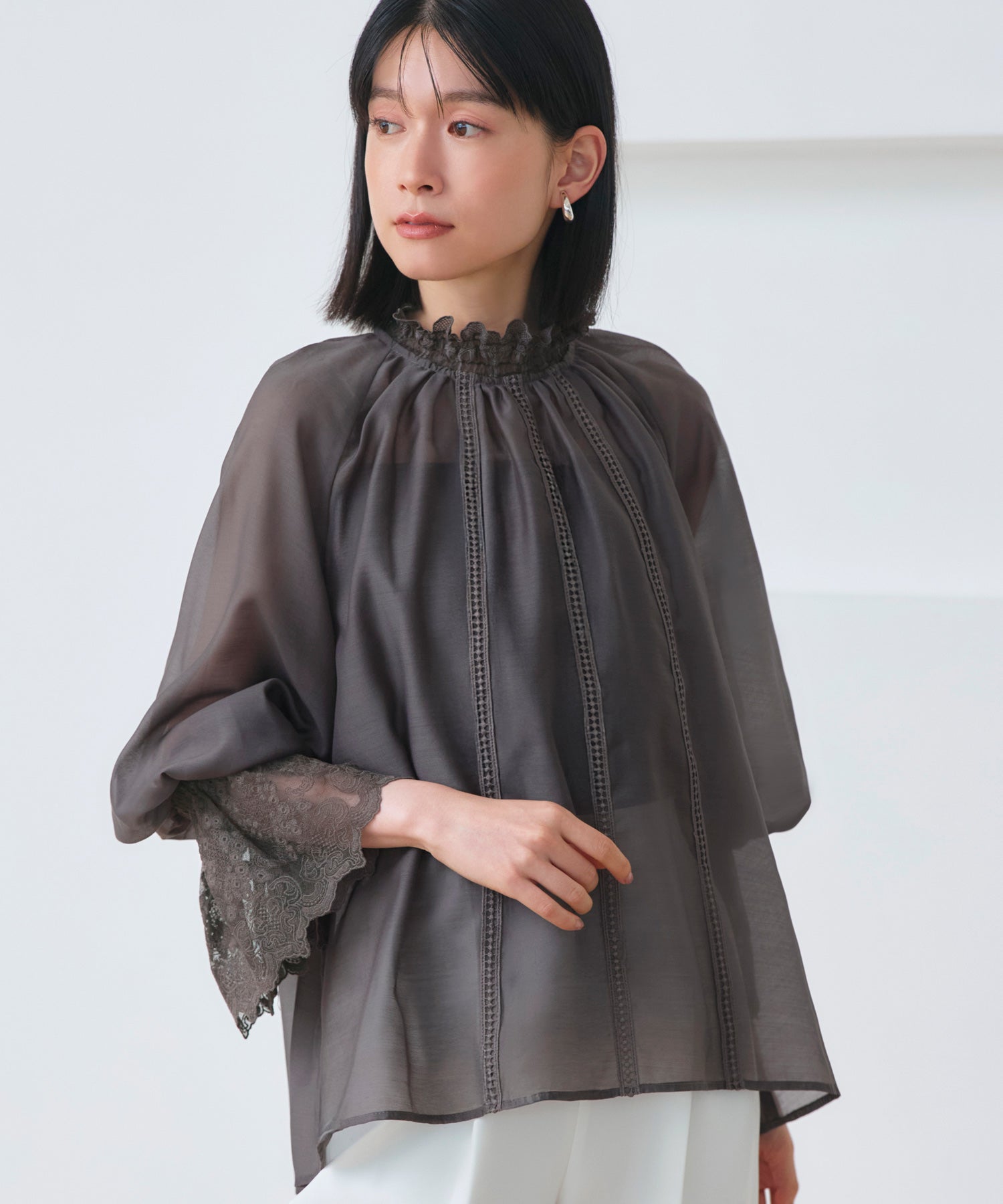 ルイルエブティック RUIRUE BOUTIQUE 洗える | シアー ボリューム レース ブラウス | レディース トップス 体型カバー 長袖 透け感 オフィスカジュアル きれいめ 大人かわいい シャツ (チャコール) チャコール