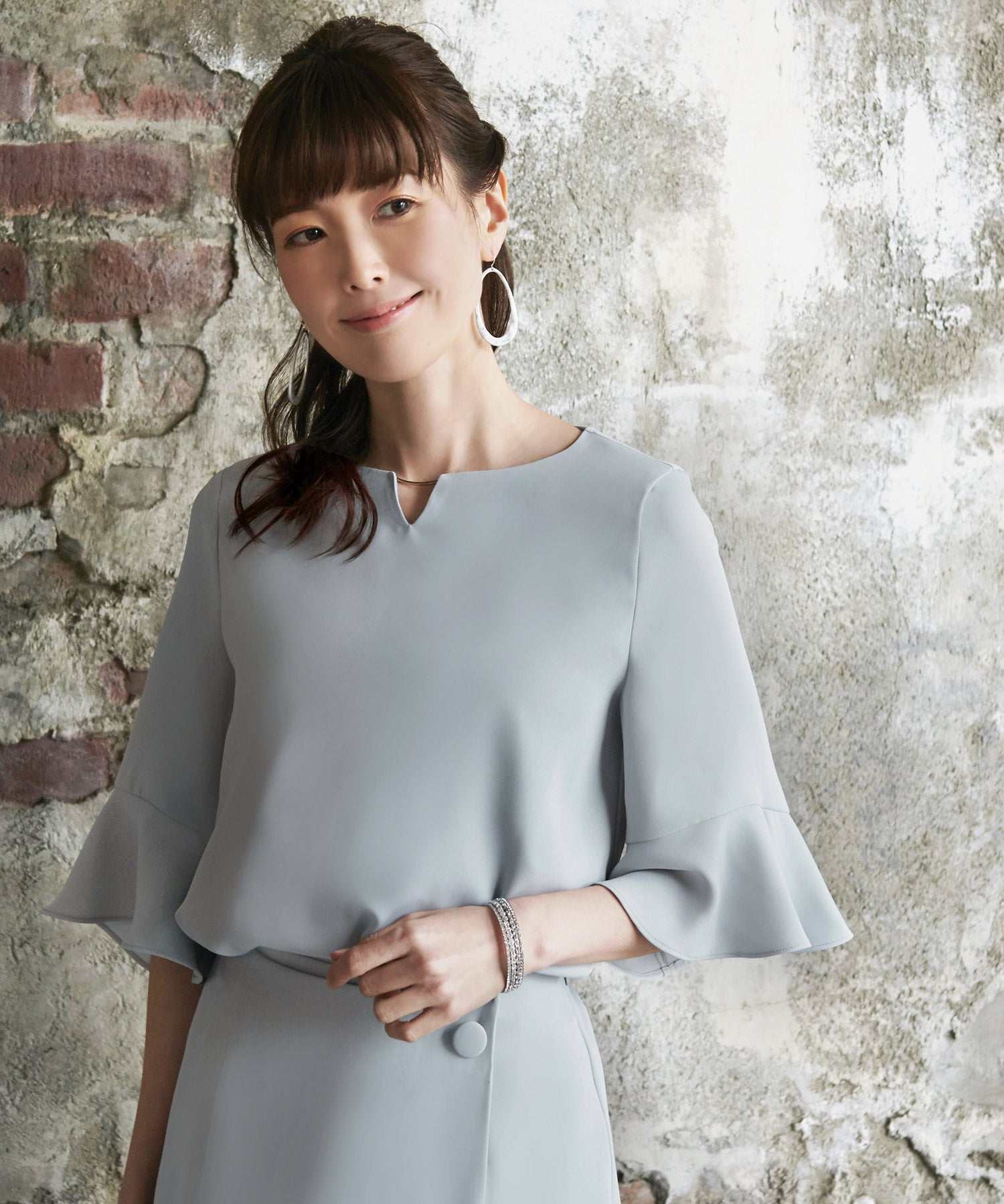 Choose from 2 types of TOPS Design sleeve flare skirt set