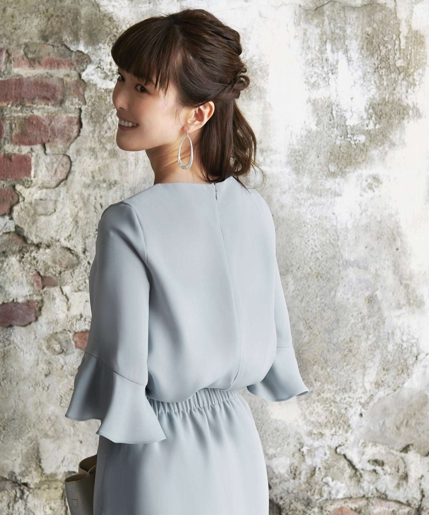 Choose from 2 types of TOPS Design sleeve flare skirt set