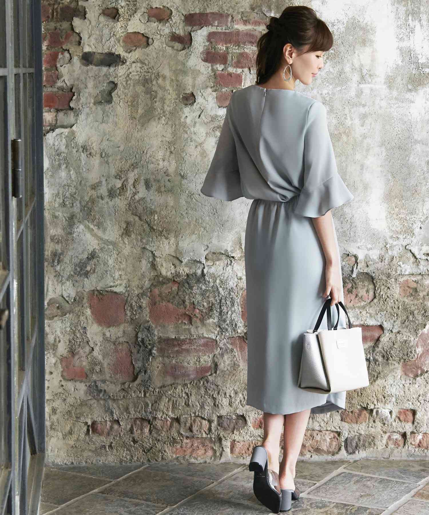 Choose from 2 types of TOPS Design sleeve flare skirt set