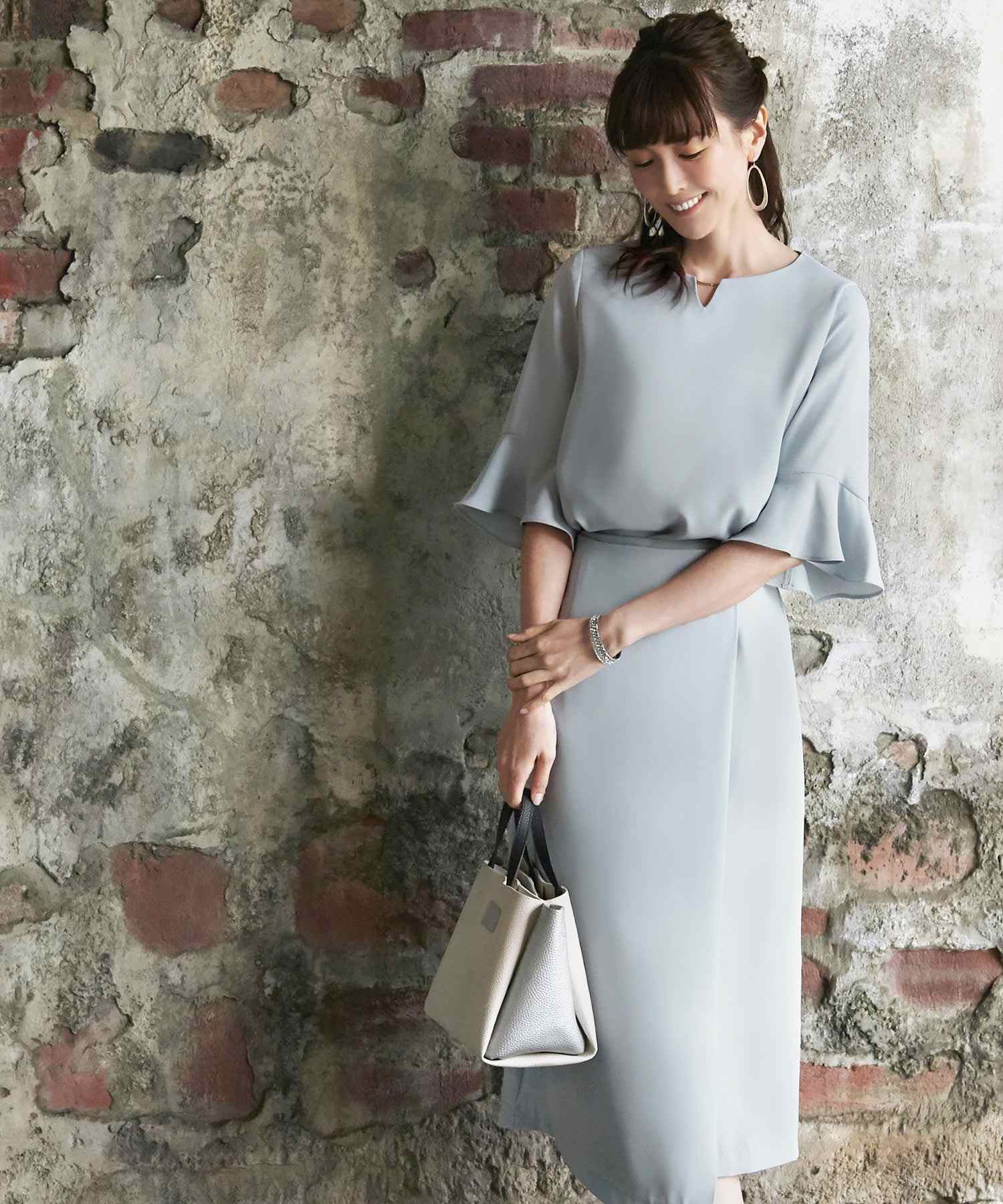 Choose from 2 types of TOPS Design sleeve flare skirt set