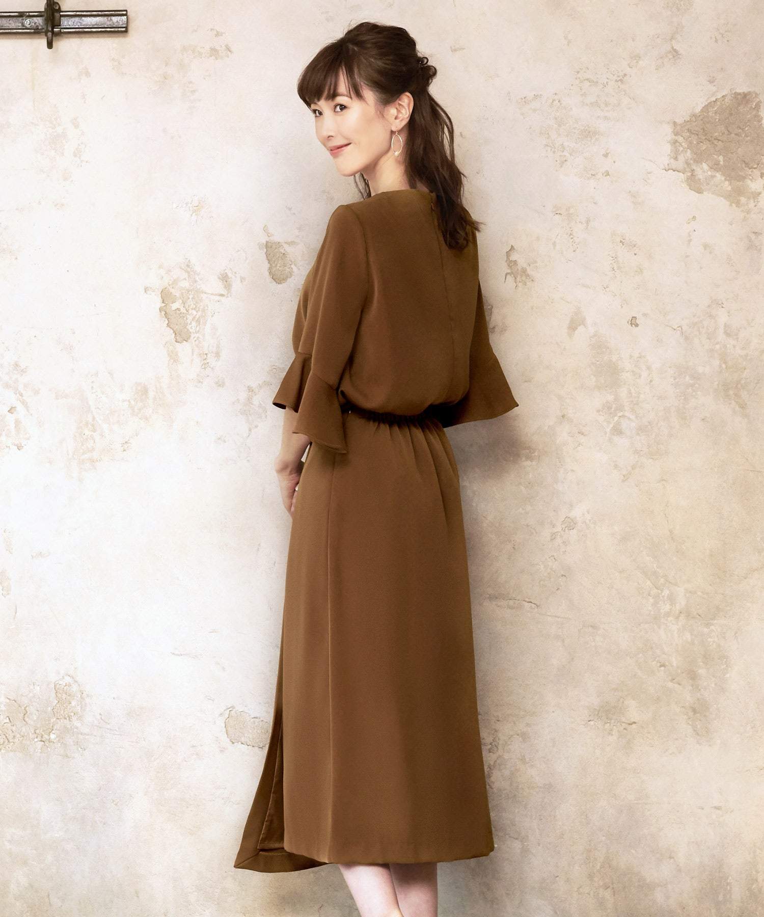 Choose from 2 types of TOPS Design sleeve flare skirt set