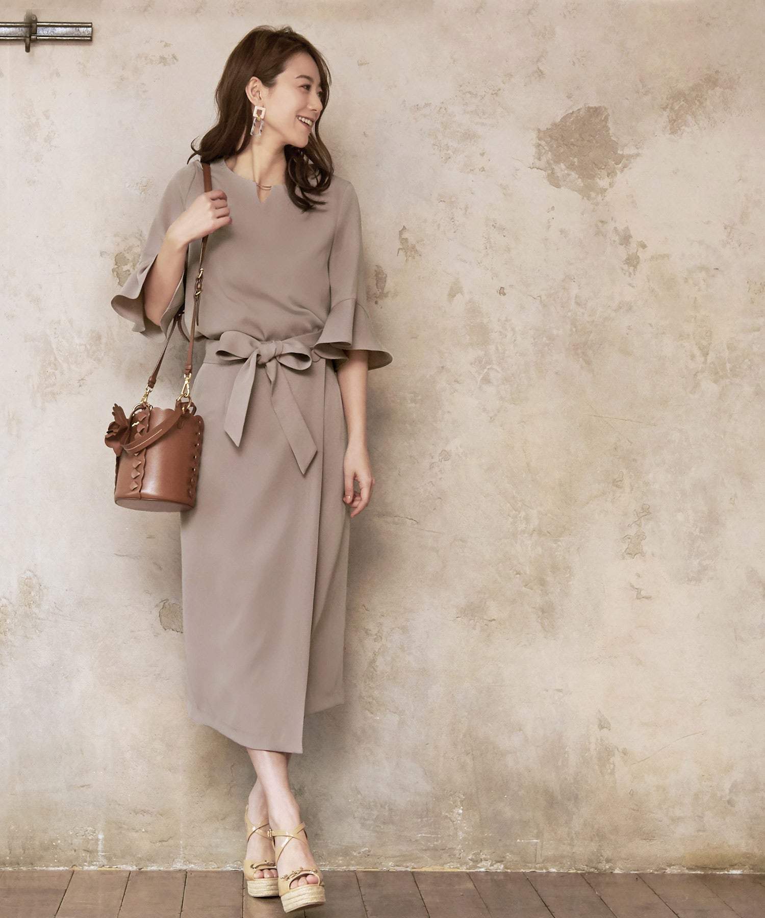 Choose from 2 types of TOPS Design sleeve flare skirt set