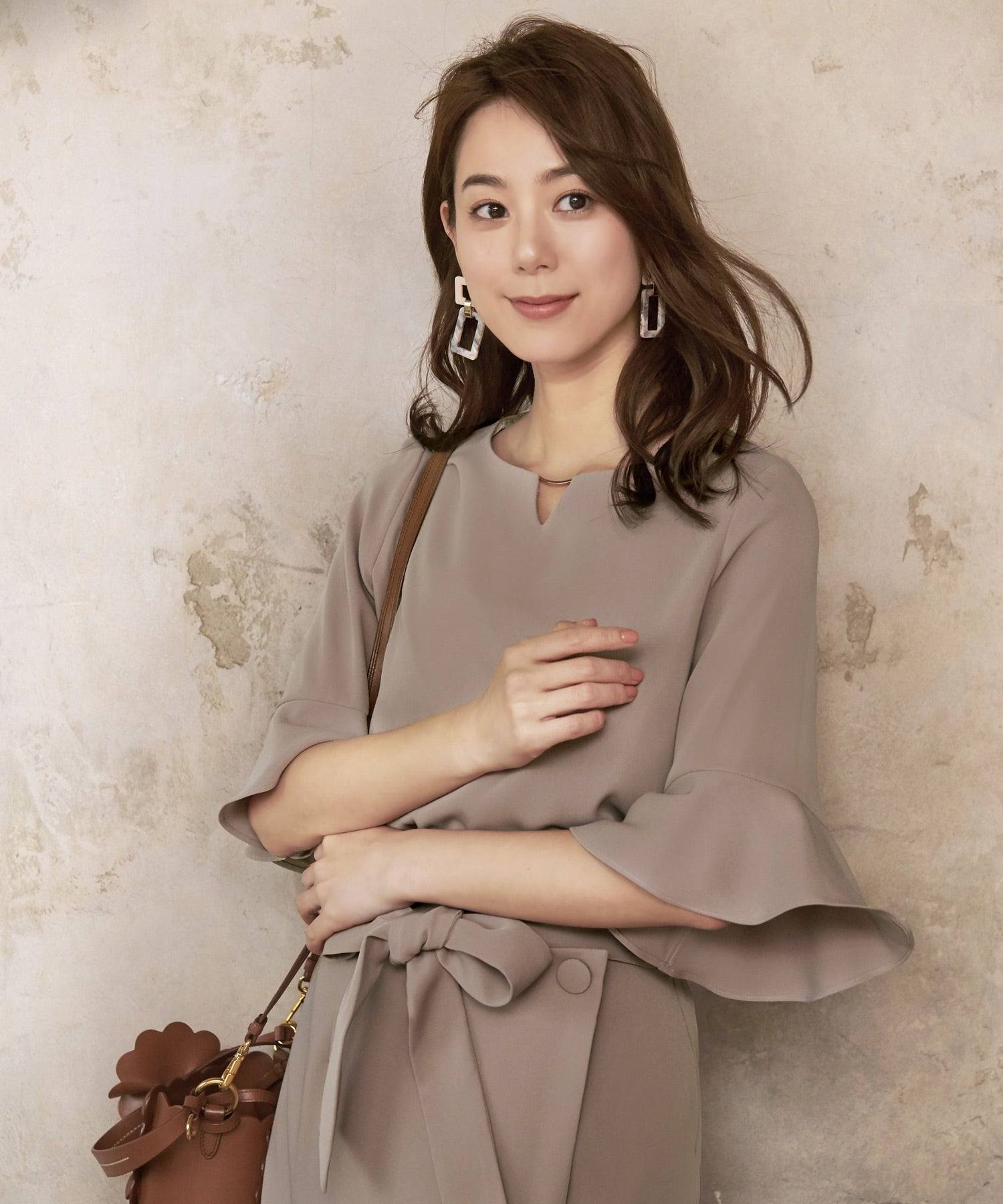 Choose from 2 types of TOPS Design sleeve flare skirt set