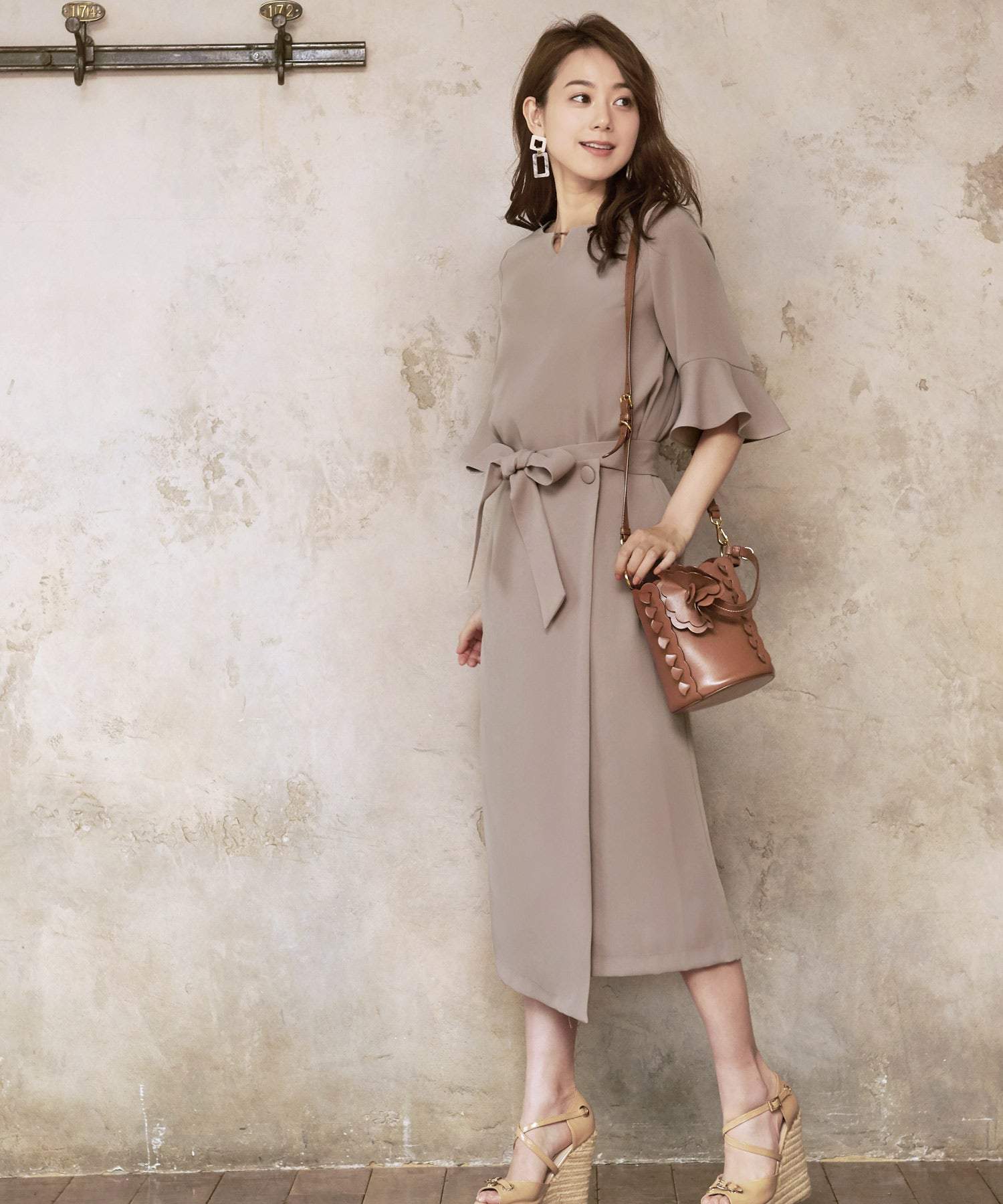 Choose from 2 types of TOPS Design sleeve flare skirt set