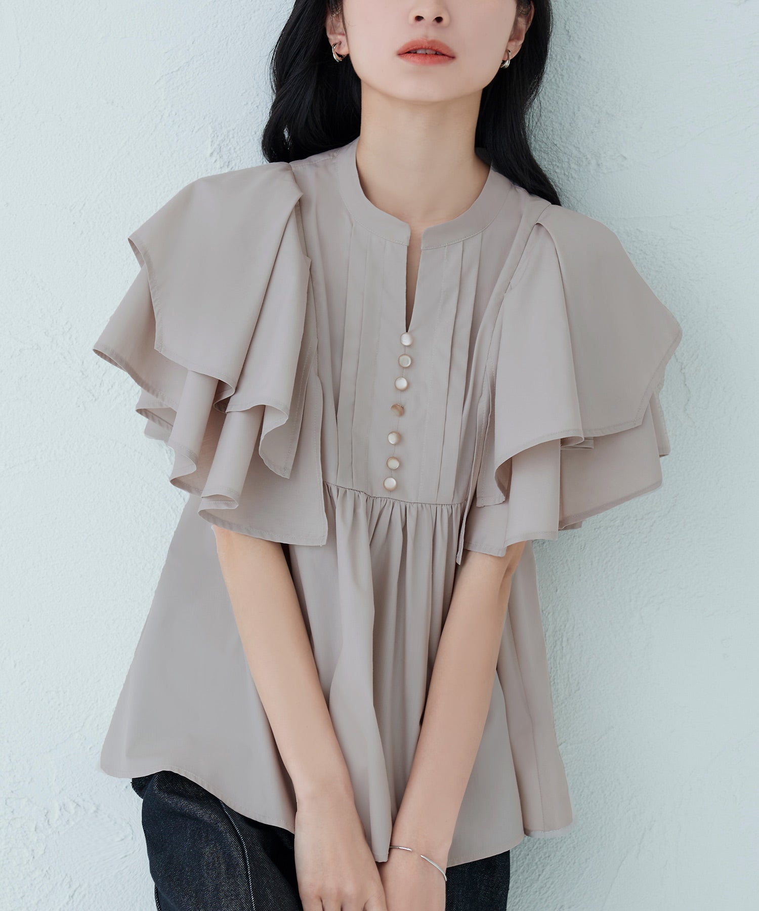 ルイルエブティック RUIRUE BOUTIQUE レイヤードケープ・キーネックブラウス | 半袖 キーネック トップス 体型カバー オフィスカジュアル ボリュームスリーブ レイヤード ケープ 通勤服 華やか ブラウス (グレージュ) グレージュ