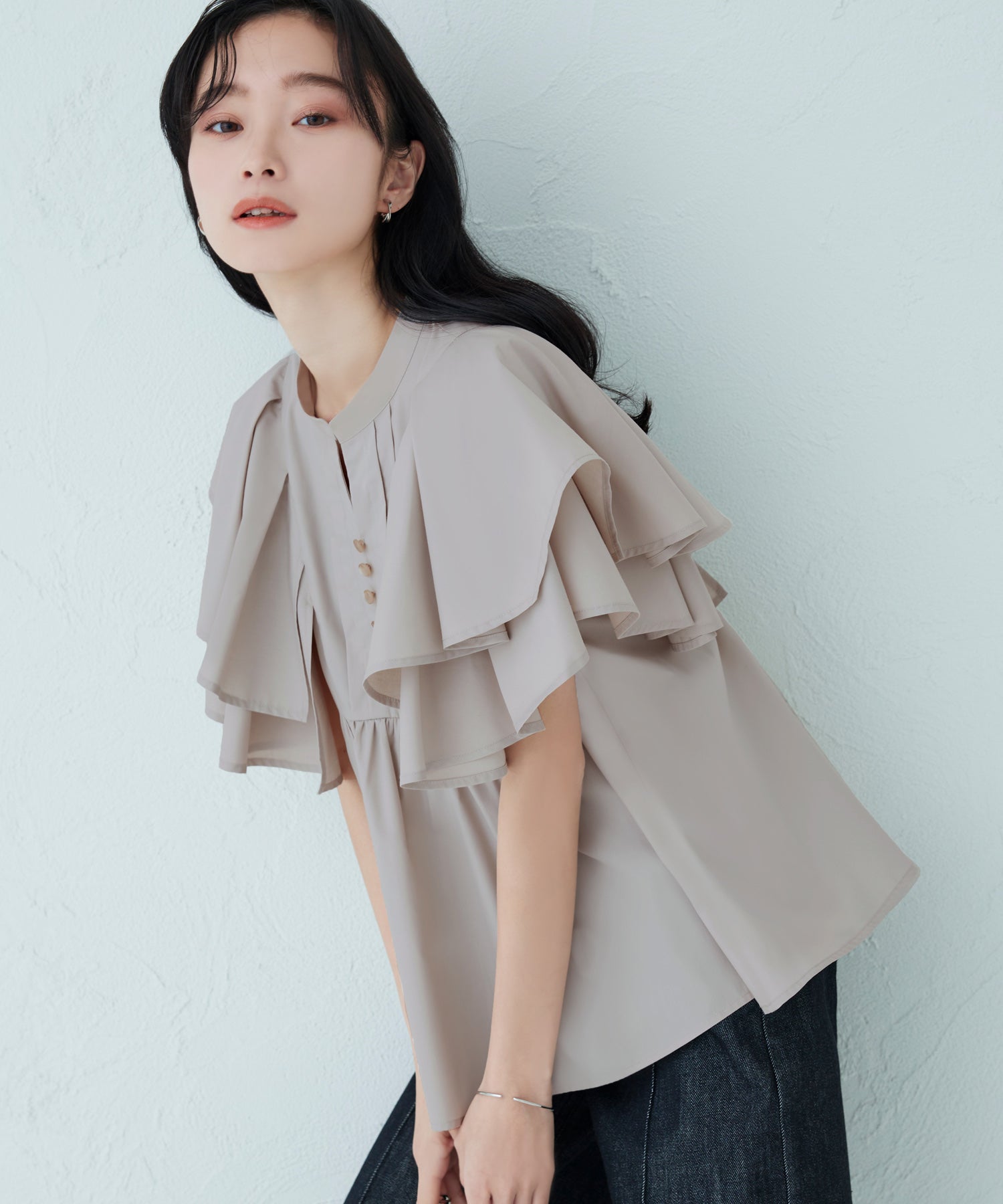 ルイルエブティック RUIRUE BOUTIQUE レイヤードケープ・キーネックブラウス | 半袖 キーネック トップス 体型カバー オフィスカジュアル ボリュームスリーブ レイヤード ケープ 通勤服 華やか ブラウス (グレージュ) グレージュ