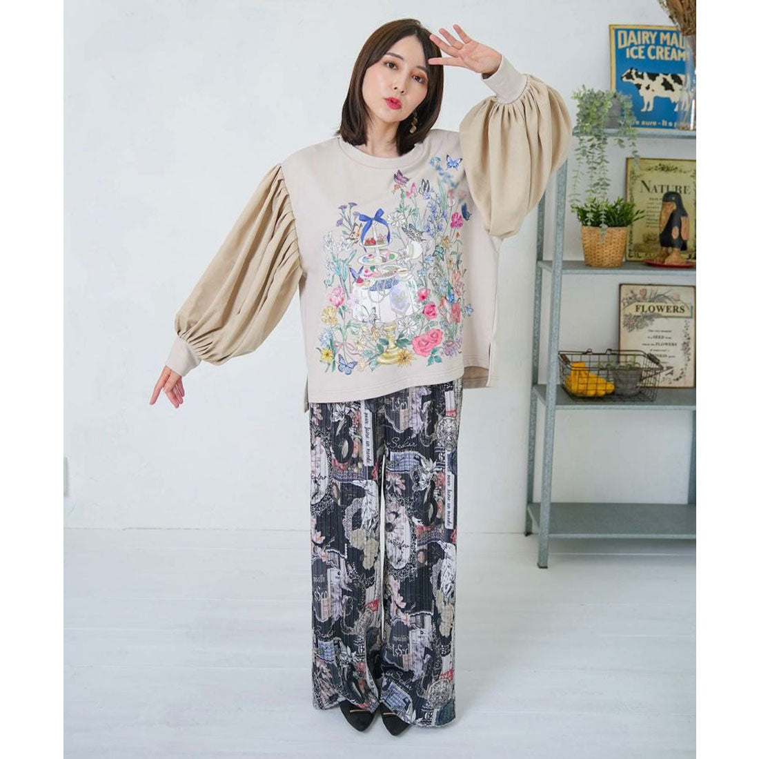 スカラー ScoLar アフタヌーンティーパーティー柄プルオーバー (ブラック) ブラック