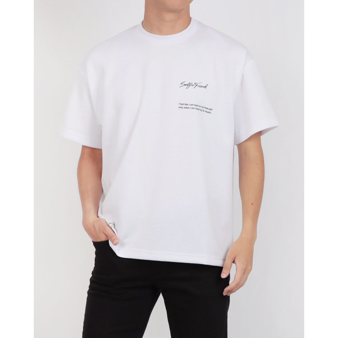 セリフィーフリーク Selfie Freak HEADPHONES GIRLポンチSS Tee (white) white