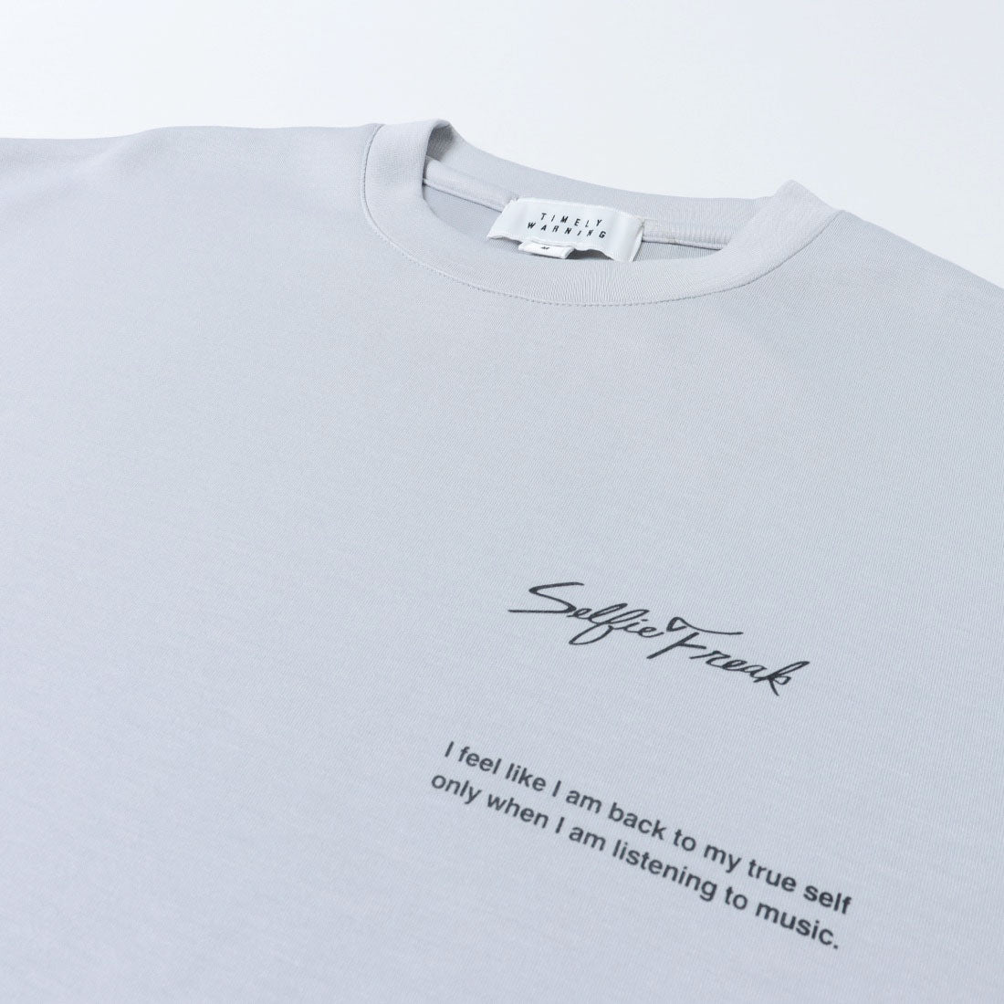 セリフィーフリーク Selfie Freak HEADPHONES GIRLポンチSS Tee (white) white