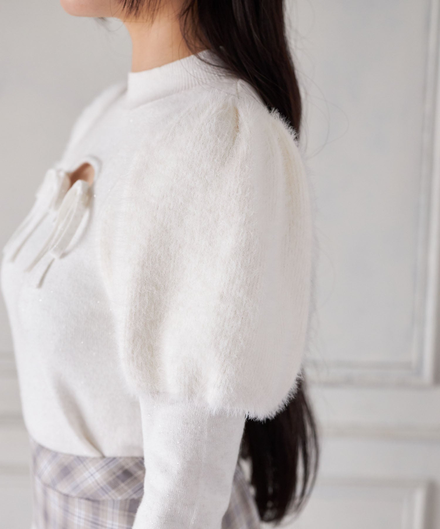 スユン Suyunn リボン付きパフスリーブラメシャギーニットプルオーバー ホワイト