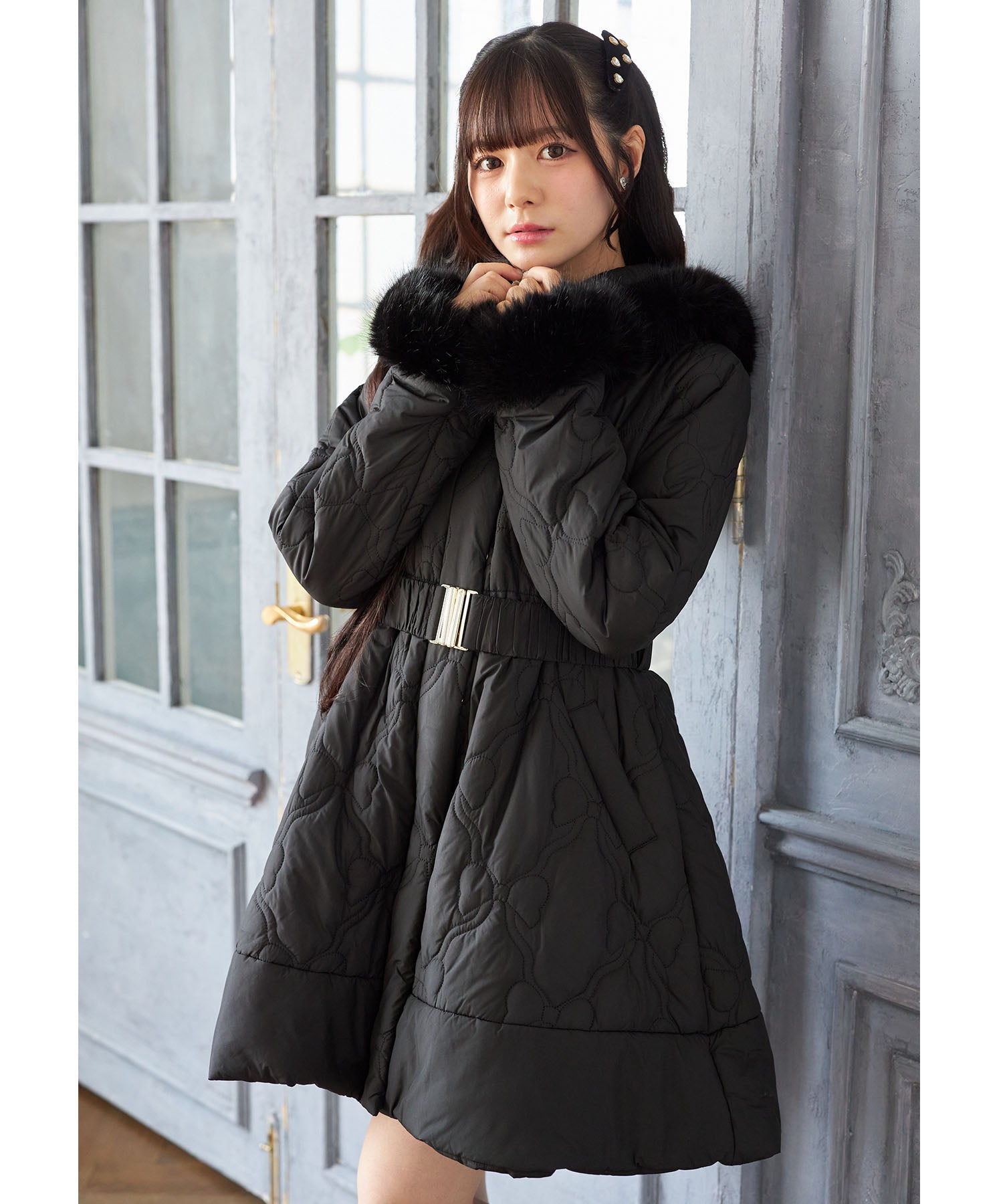 スユン Suyunn 取り外し可能なファー&ベルト付きリボンキルティングフィット&フレアコート ブラック