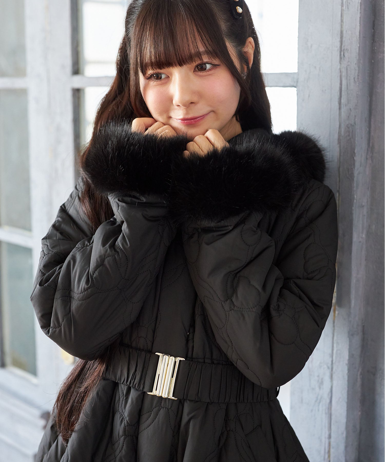 スユン Suyunn 取り外し可能なファー&ベルト付きリボンキルティングフィット&フレアコート ブラック