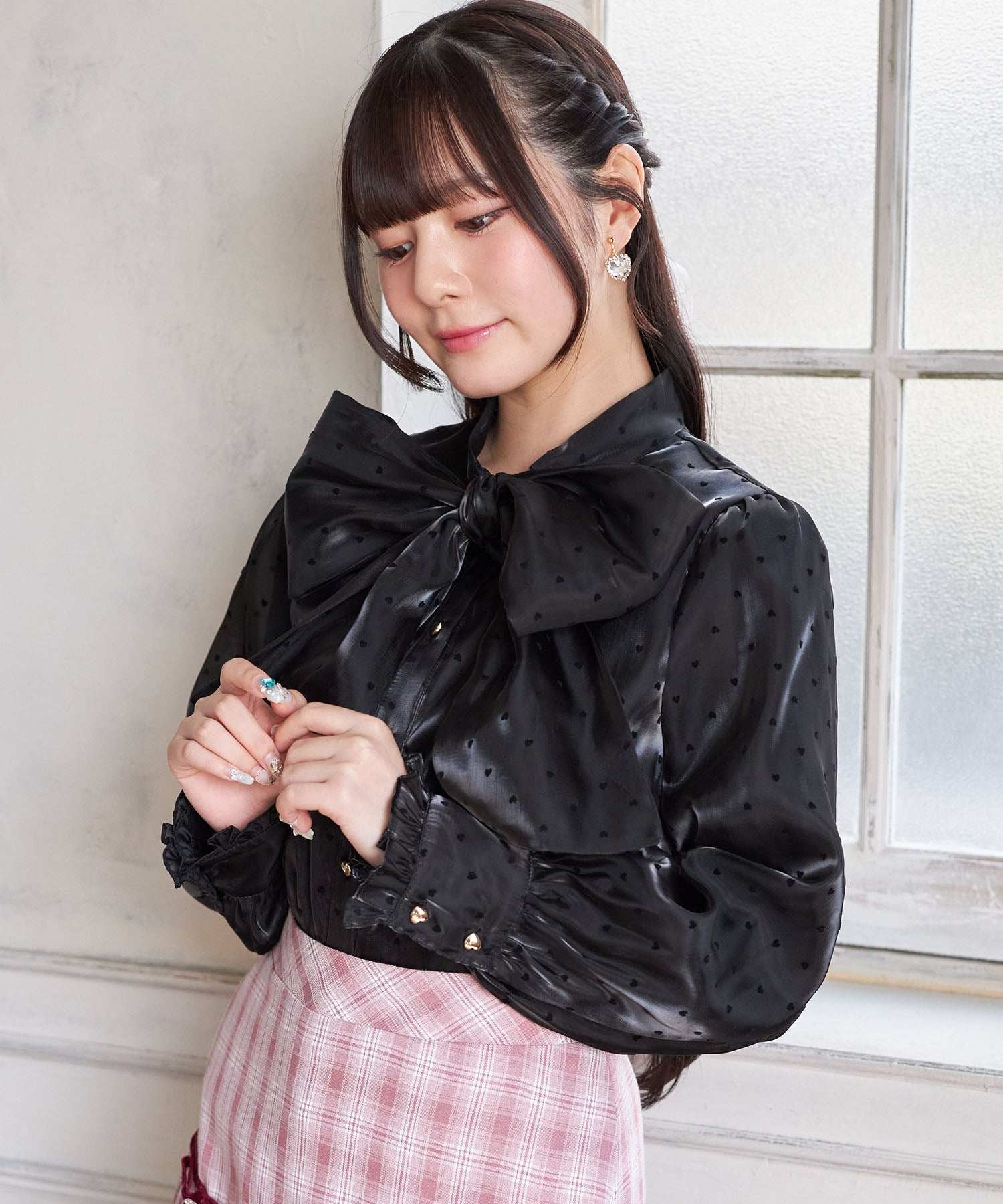 スユン Suyunn ハート釦ボウタイリボン付きハートフロッキーブラウス ブラック