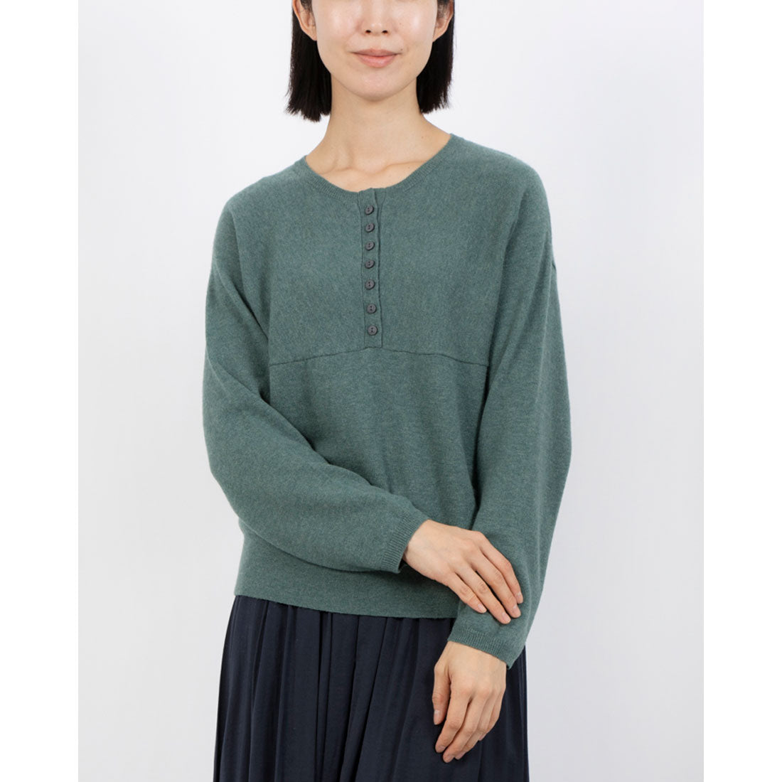 センソユニコ Sensounico atelier macaron GULENARAニットチビ釦プルオーバー