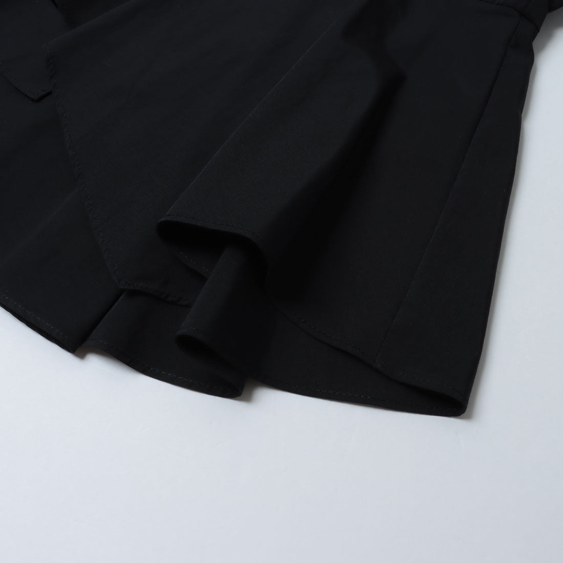 センソユニコ Sensounico Dw2R ドレープペプラムブラウス (ブラック) ブラック