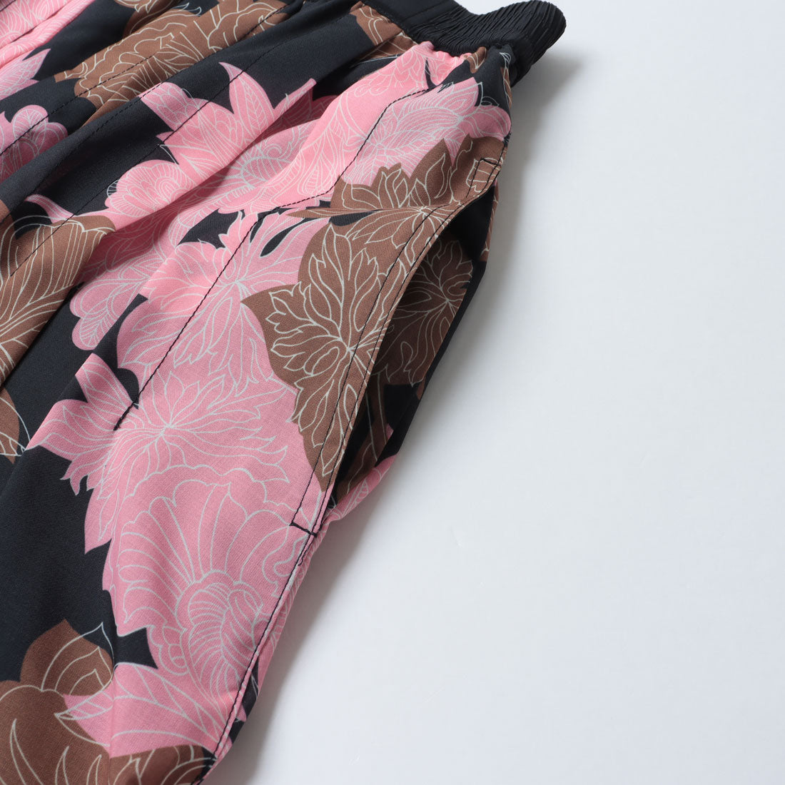 センソユニコ Sensounico Dw2R Autumnフラワープリント スカート (ブラック) ブラック