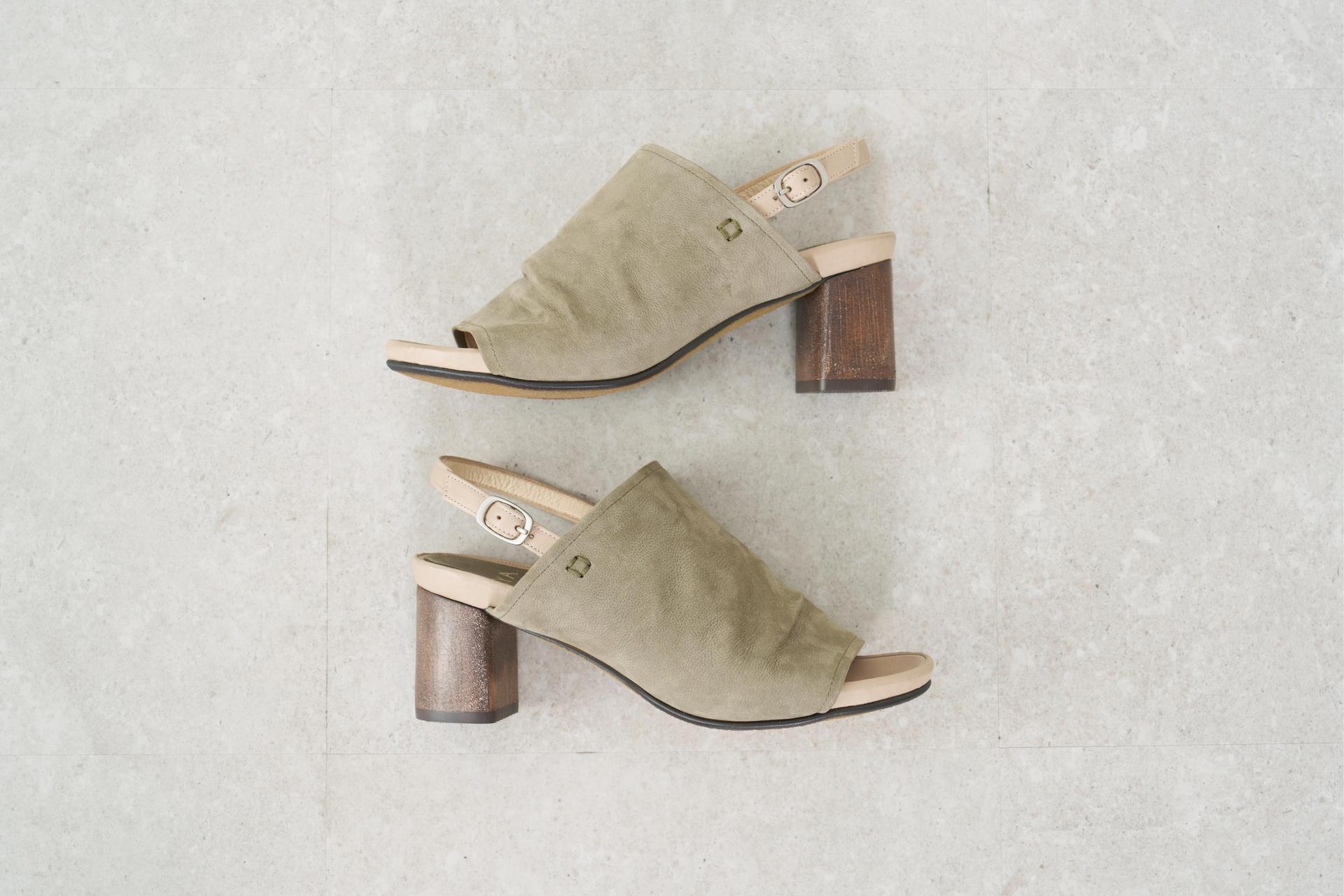 サヤ SAYA 6cm本革フットベッドインソールサンダル (オリーブ) オリーブ