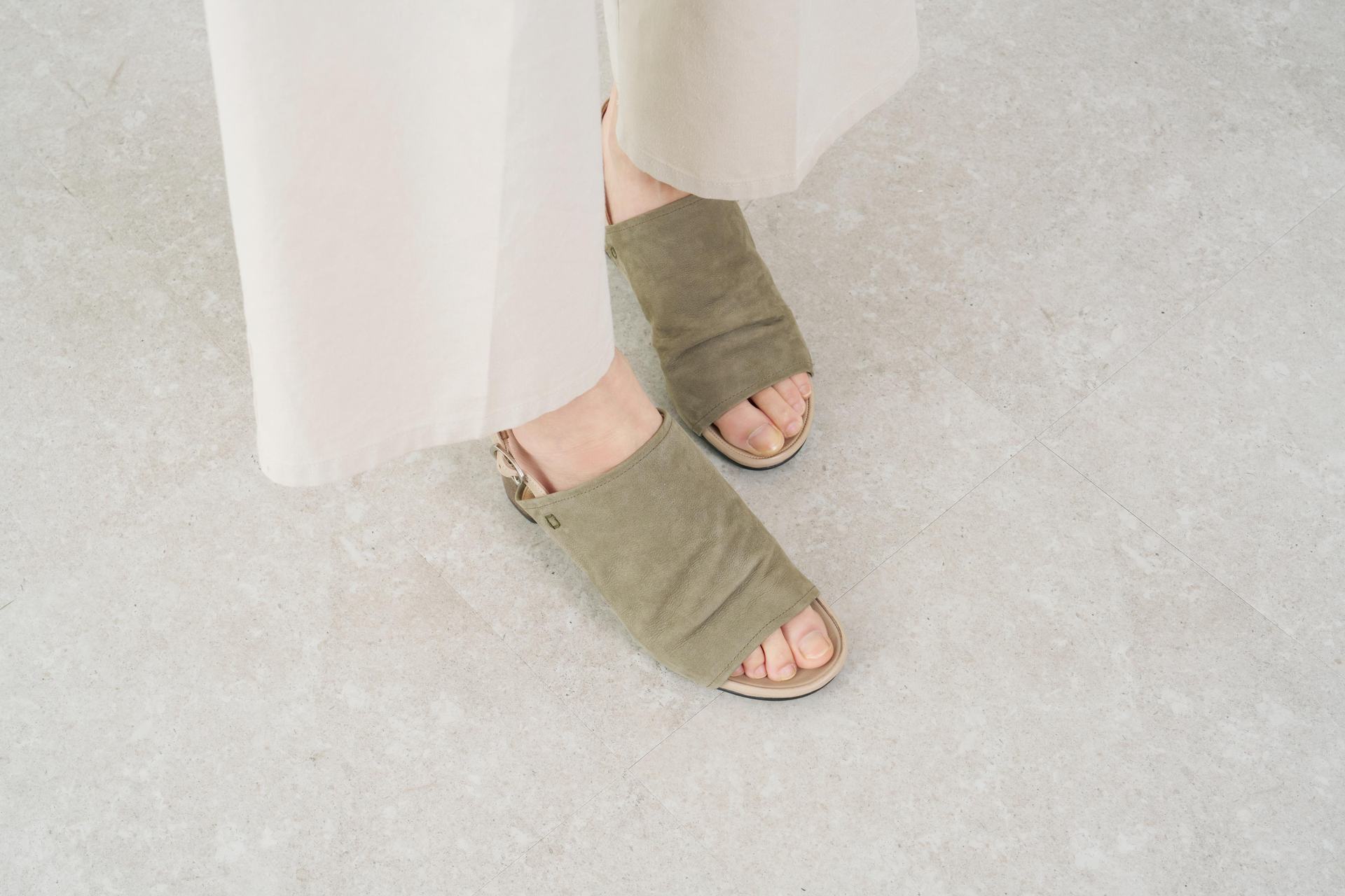 サヤ SAYA 6cm本革フットベッドインソールサンダル (オリーブ) オリーブ