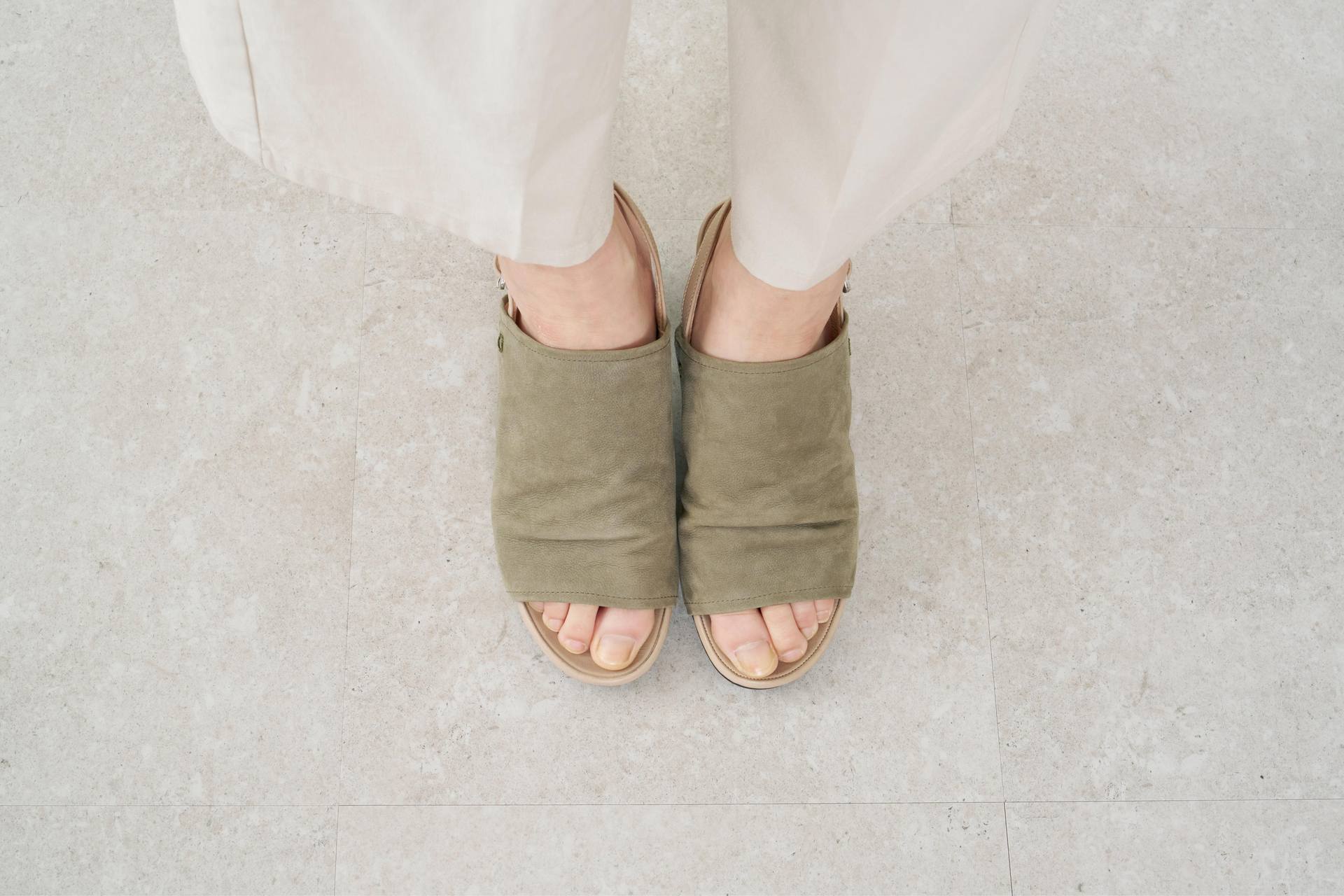 サヤ SAYA 6cm本革フットベッドインソールサンダル (オリーブ) オリーブ