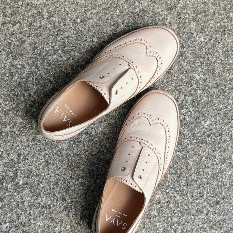 サヤ SAYA 3cmボロネーゼ製法マニッシュシューズ (ライトベージュ) ライトベージュ