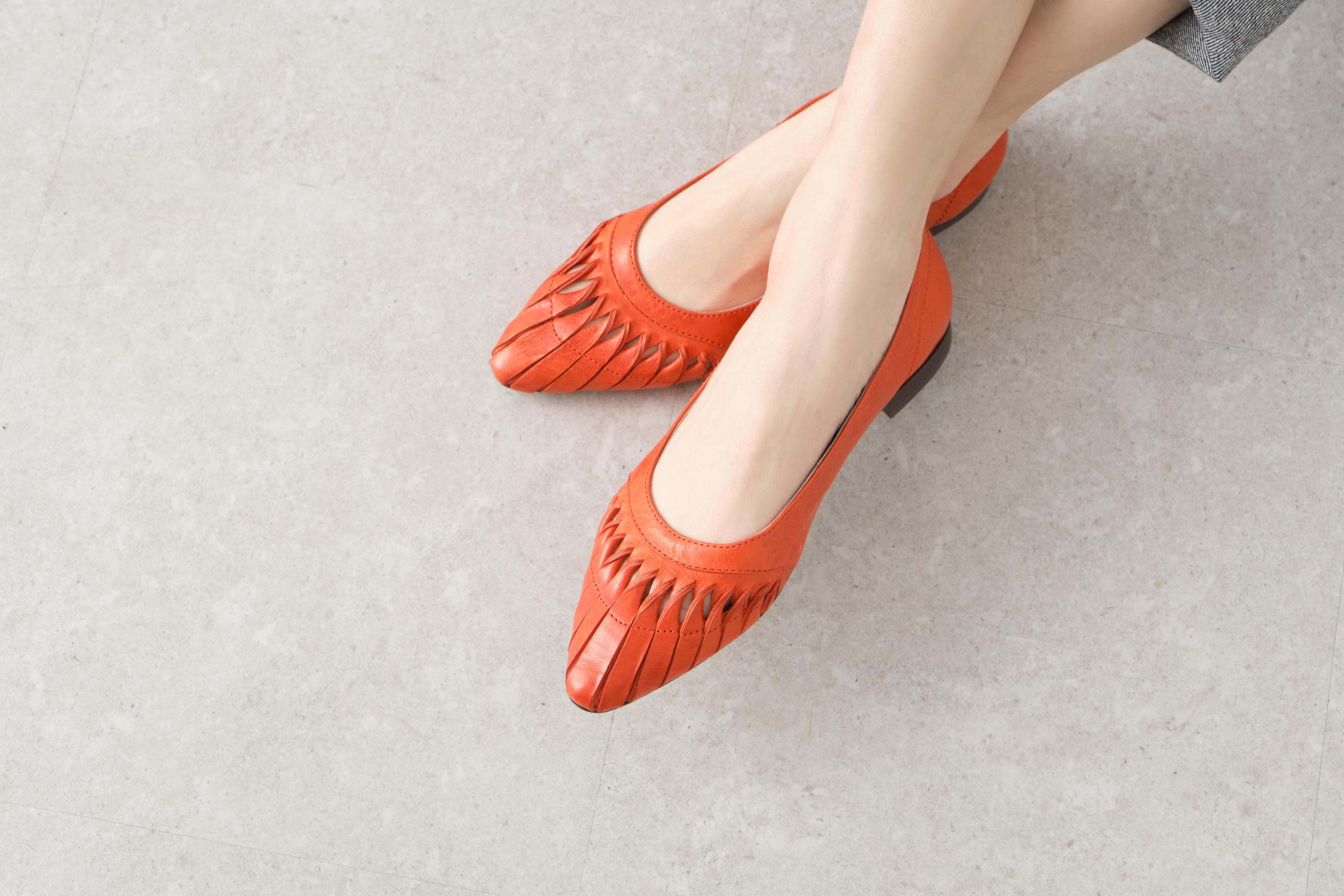 サヤ SAYA フラット本革ポインテッドトゥボロネーゼ製法クラフトパンプス (ブラック) ブラック