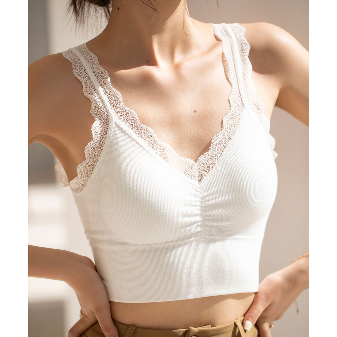 セゾンドパピヨン SAISON DE PAPILLON ミディ丈レースストラップブラトップ (ホワイト) ホワイト