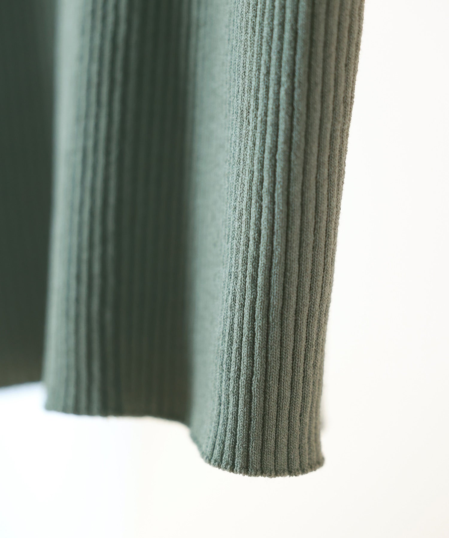 セゾンドパピヨン SAISON DE PAPILLON 七分袖配色リブニットプルオーバー (グリーン) グリーン